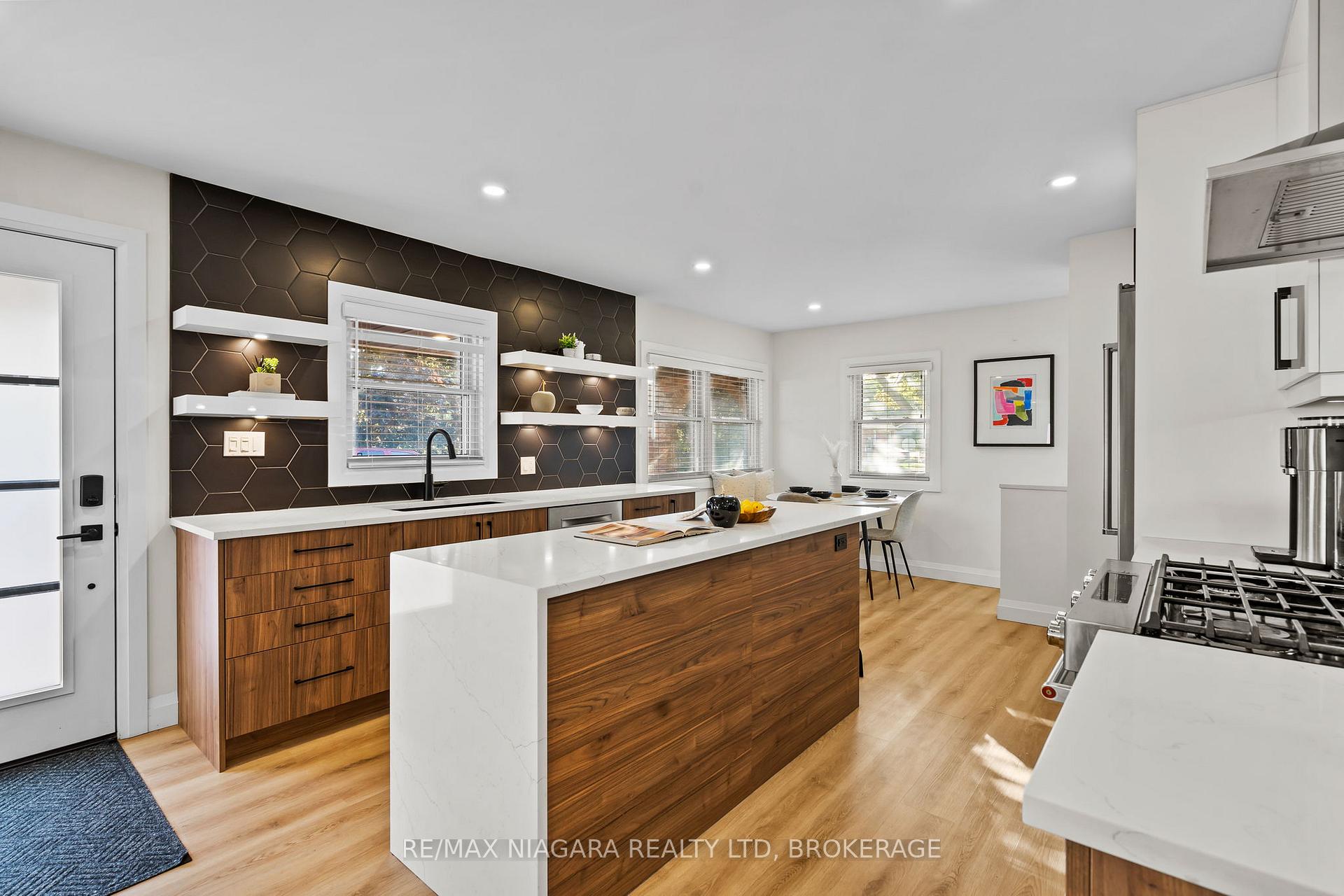Photo 8 of 38 Stewart Street, Grimsby, Grimsby Beach — HOMEH