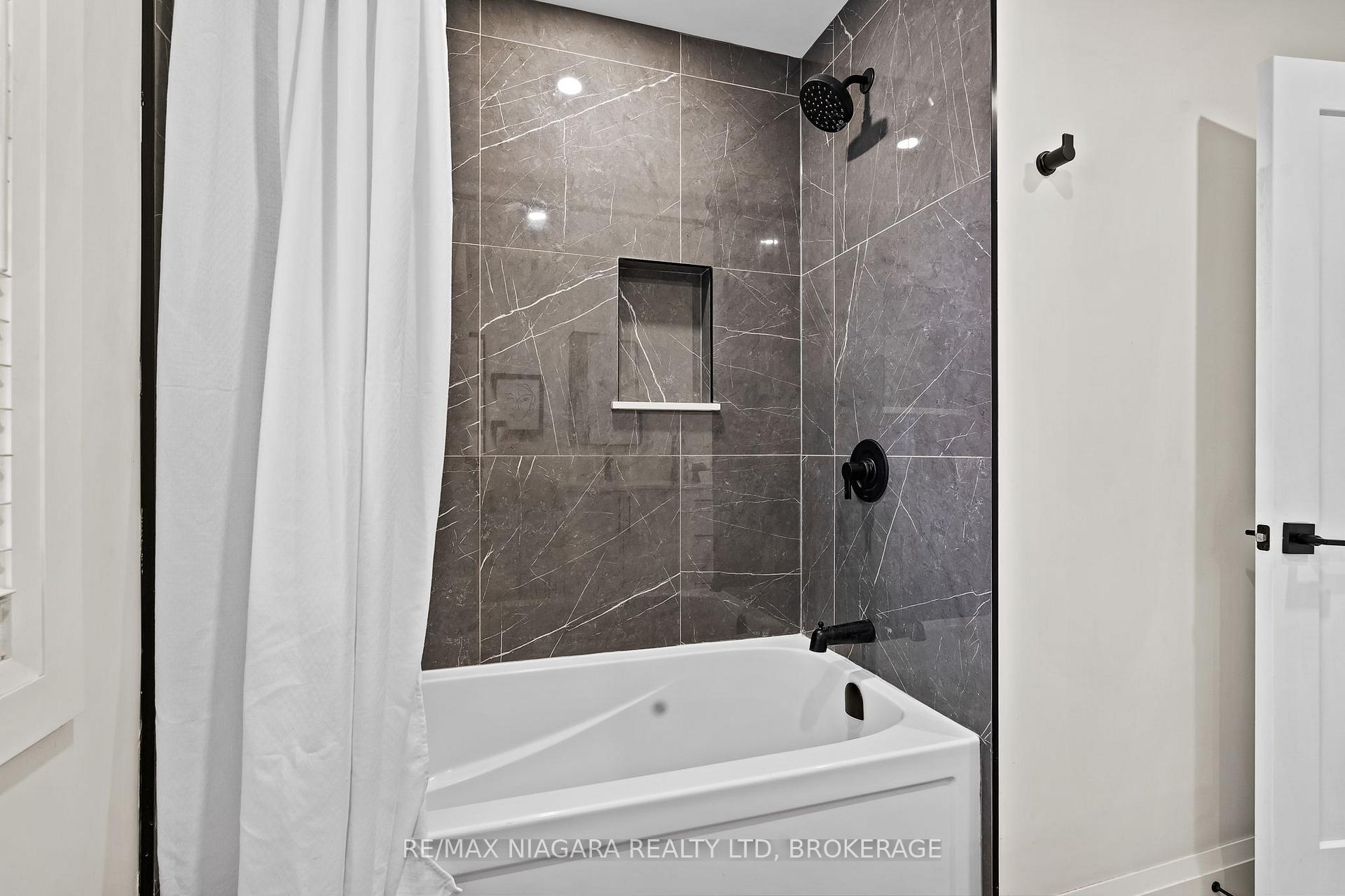 Photo 18 of 38 Stewart Street, Grimsby, Grimsby Beach — HOMEH