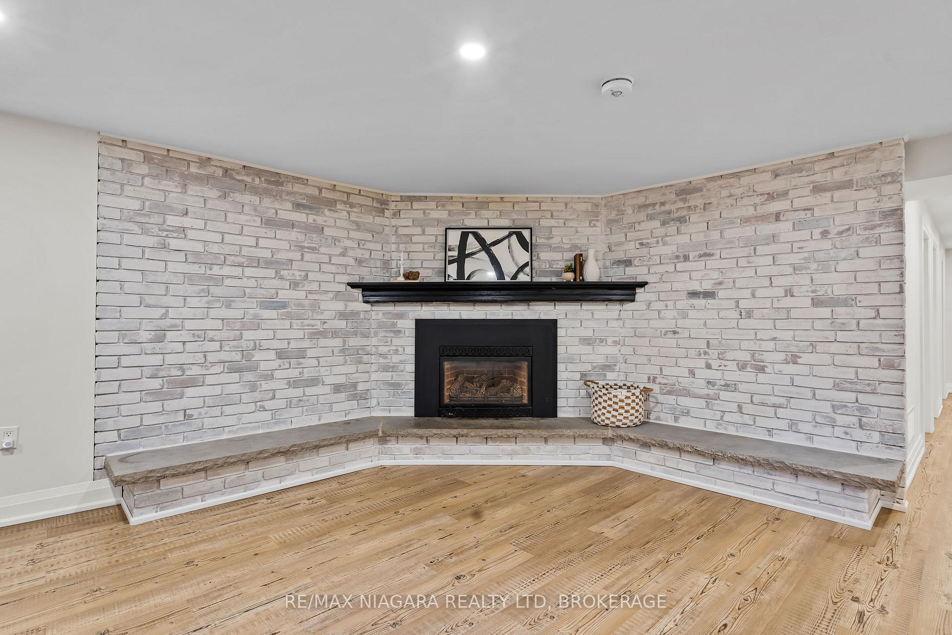 Photo 23 of 38 Stewart Street, Grimsby, Grimsby Beach — HOMEH