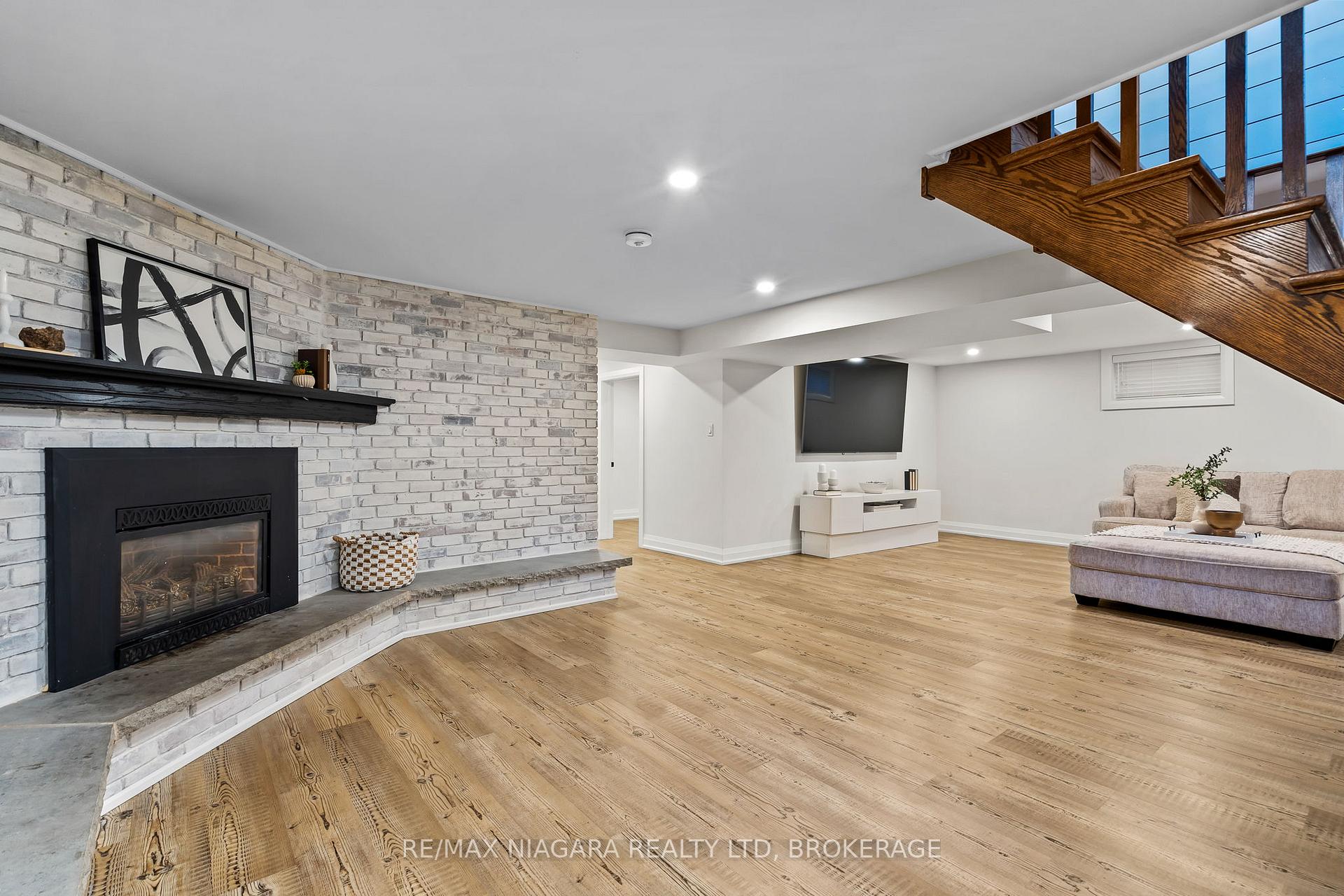 Photo 24 of 38 Stewart Street, Grimsby, Grimsby Beach — HOMEH