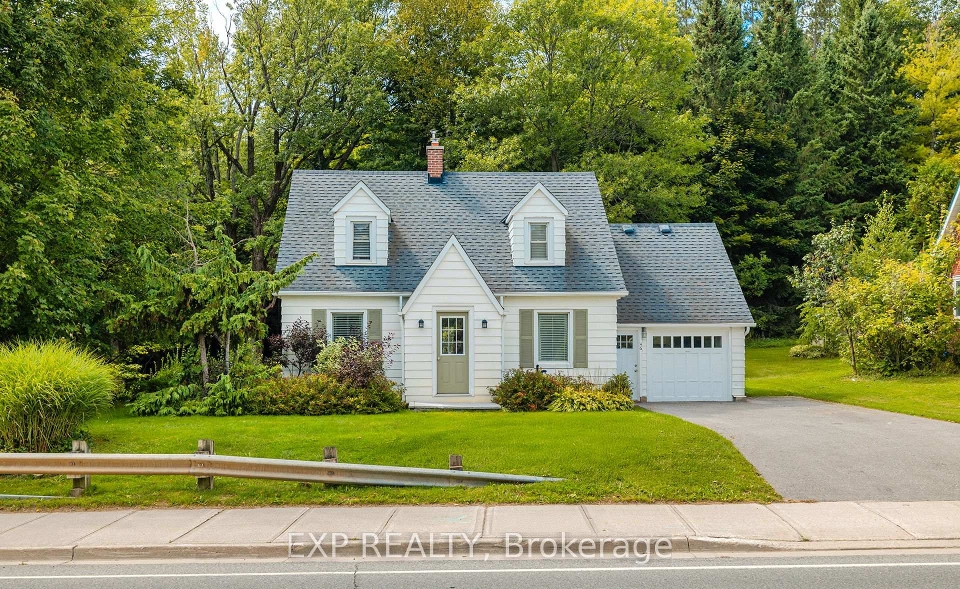 Front of 46 Sydenham Street S