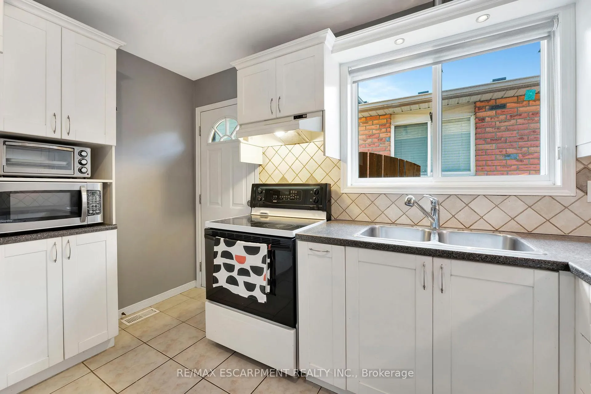 Photo 11 of 39 Marilyn Court, Hamilton, Ryckmans — HOMEH