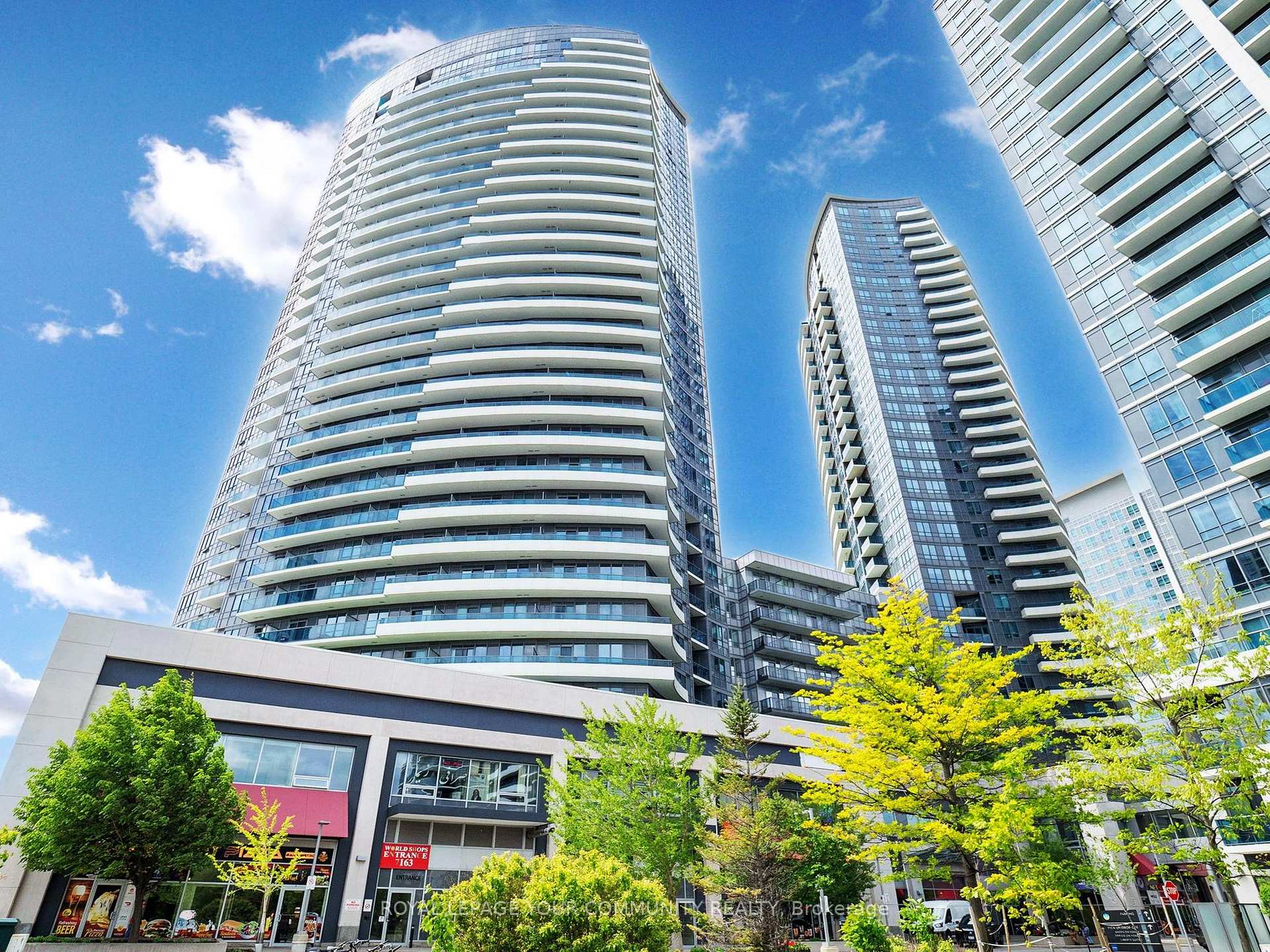 Photo 5 of Unit 309, 7171 Yonge Street, Markham, Thornhill — HOMEH
