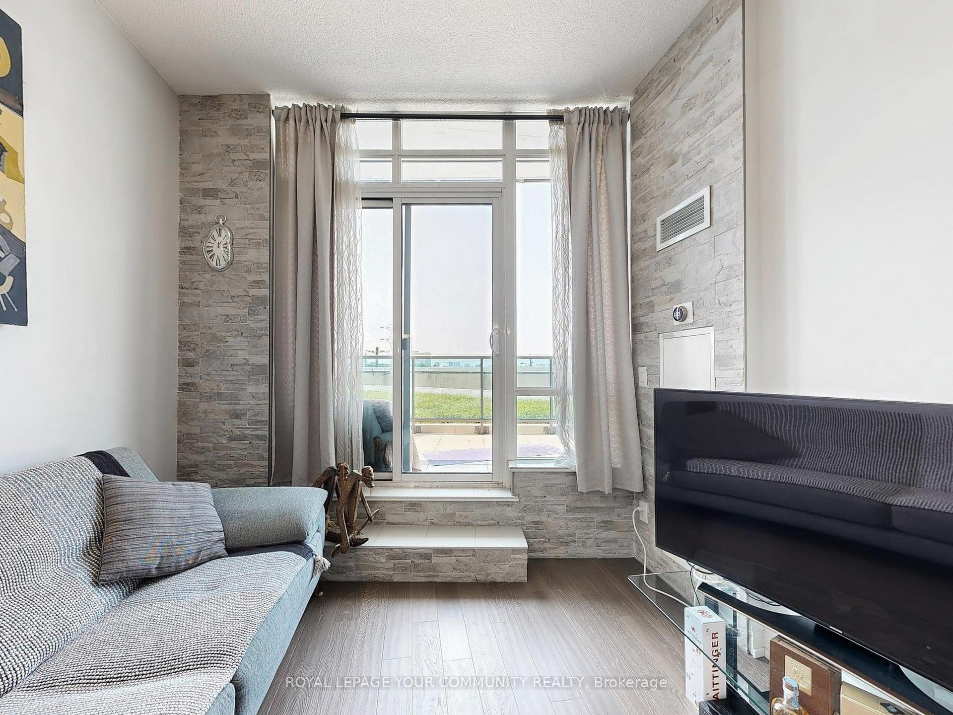 Photo 13 of Unit 309, 7171 Yonge Street, Markham, Thornhill — HOMEH
