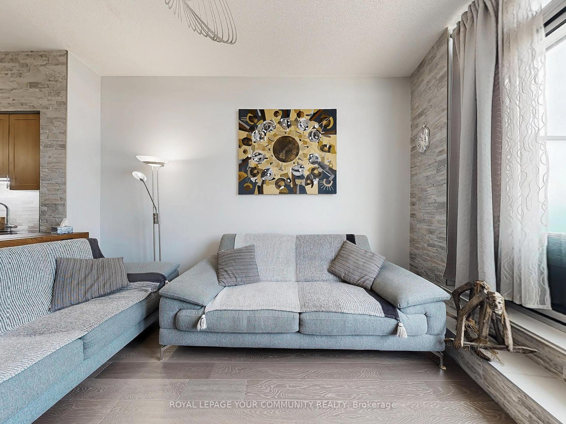 Photo 8 of Unit 309, 7171 Yonge Street, Markham, Thornhill — HOMEH