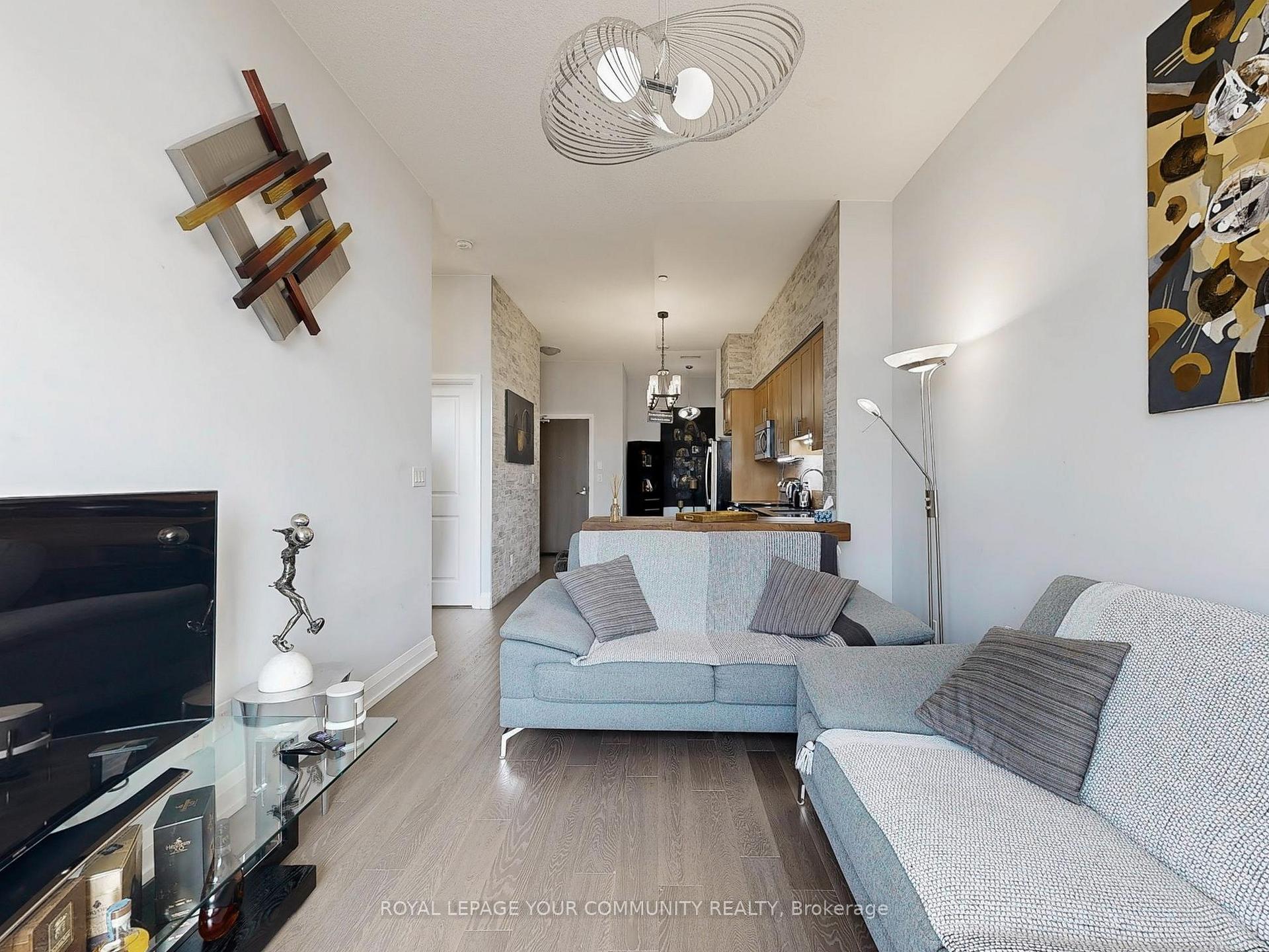 Photo 6 of Unit 309, 7171 Yonge Street, Markham, Thornhill — HOMEH