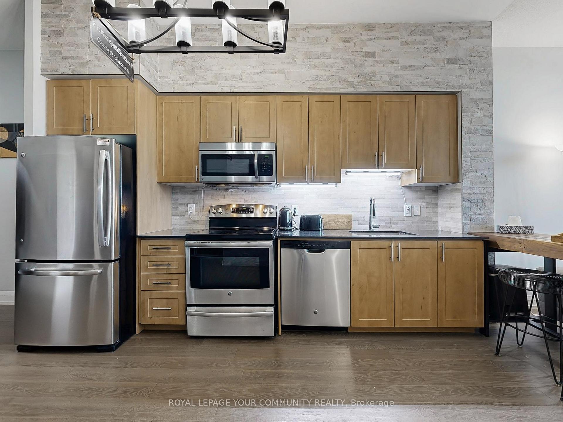 Photo 7 of Unit 309, 7171 Yonge Street, Markham, Thornhill — HOMEH