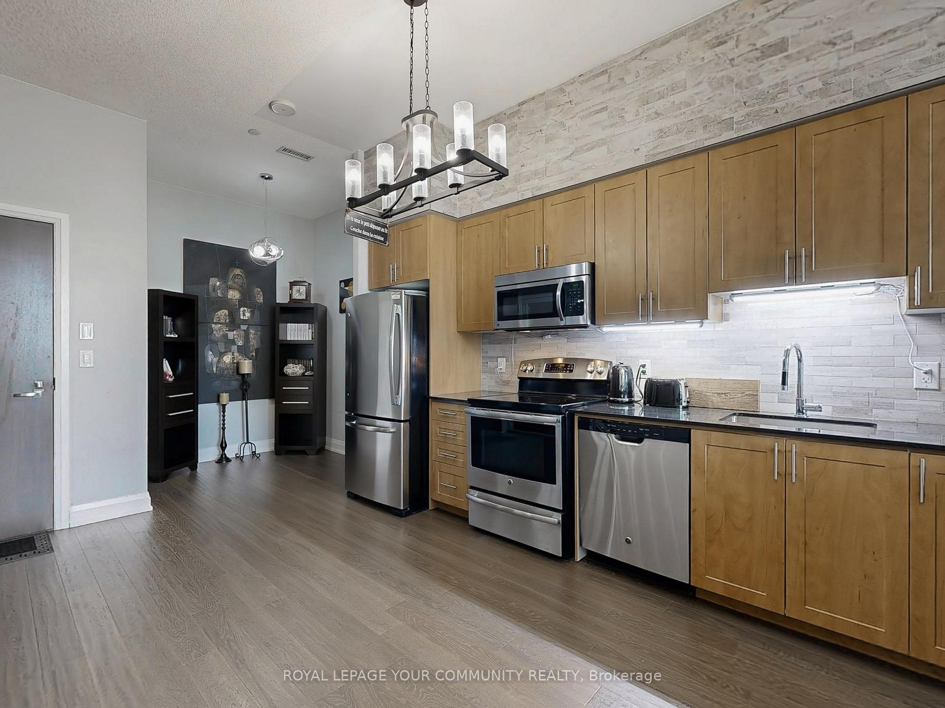 Photo 17 of Unit 309, 7171 Yonge Street, Markham, Thornhill — HOMEH