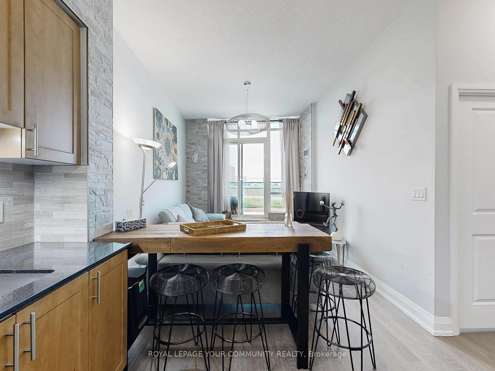Photo 15 of Unit 309, 7171 Yonge Street, Markham, Thornhill — HOMEH