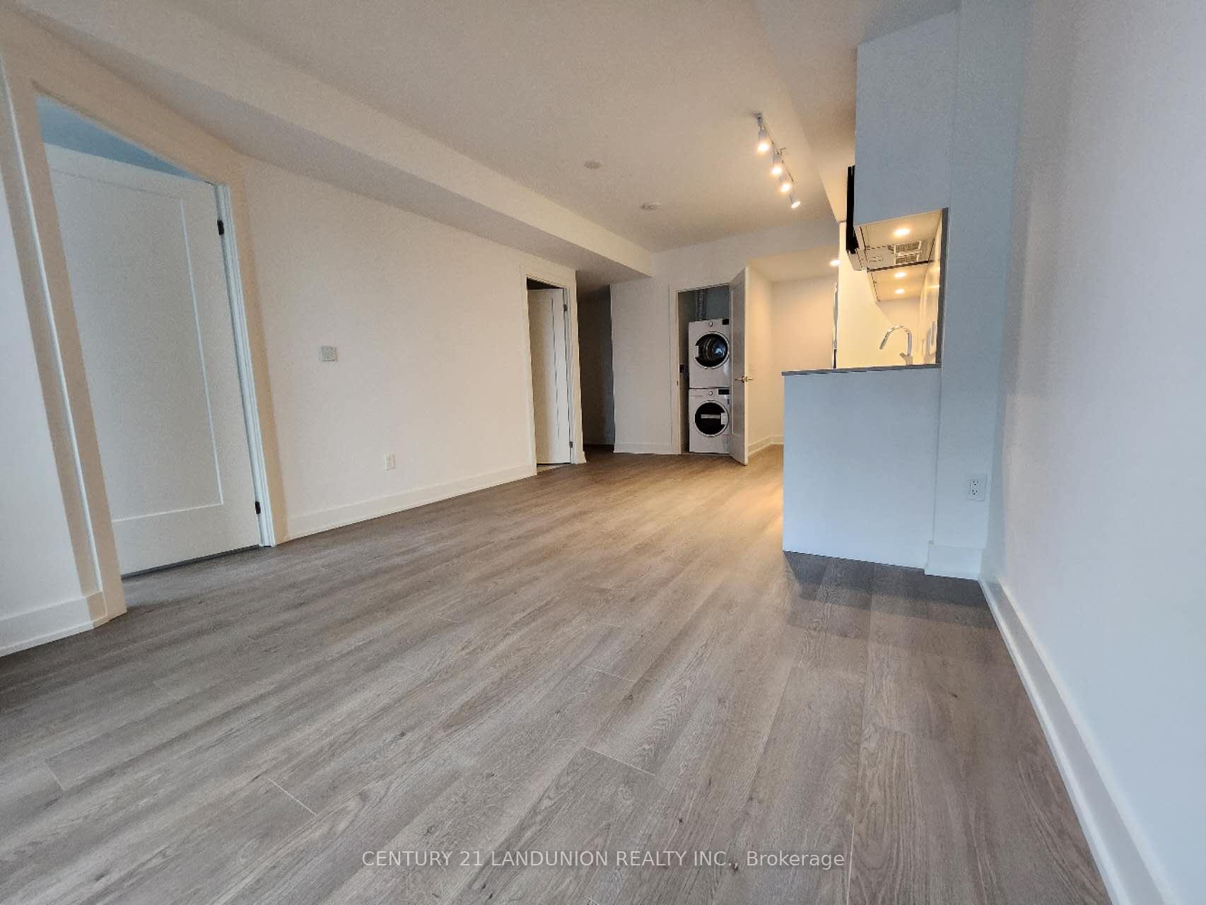 Photo 4 of Unit 1701, 8 Cedarland Drive, Markham, Unionville — HOMEH