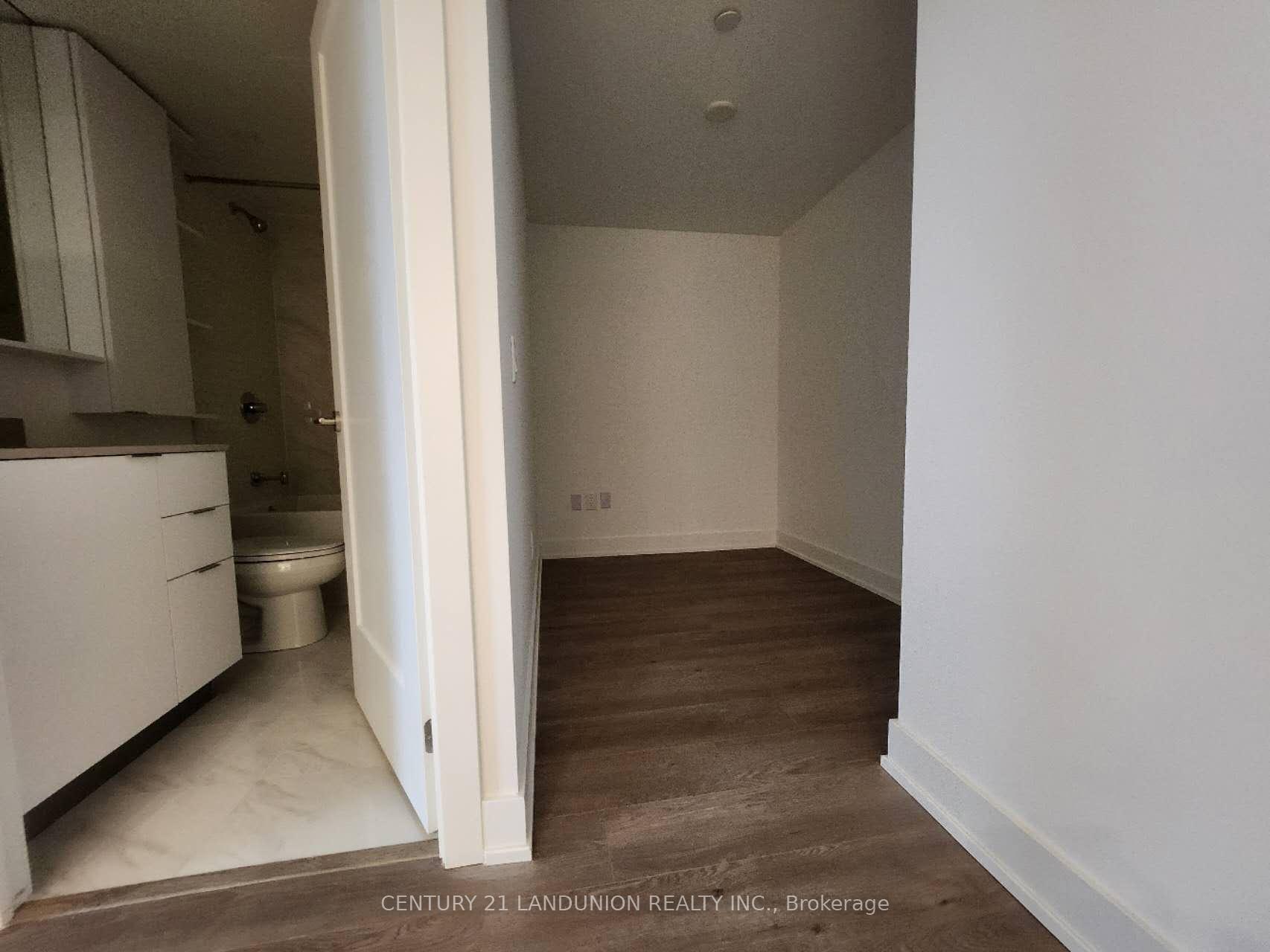 Photo 10 of Unit 1701, 8 Cedarland Drive, Markham, Unionville — HOMEH