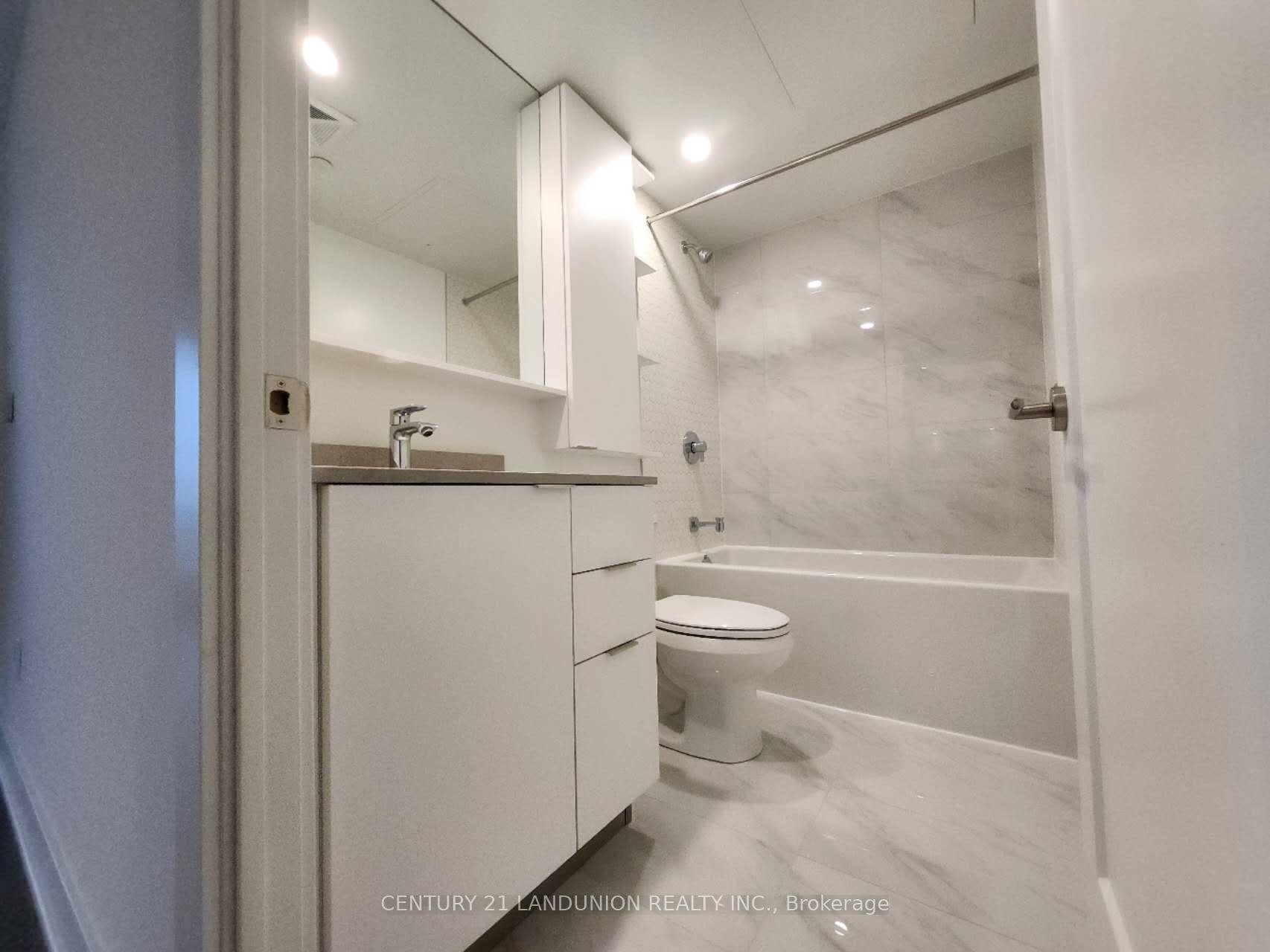 Photo 7 of Unit 1701, 8 Cedarland Drive, Markham, Unionville — HOMEH