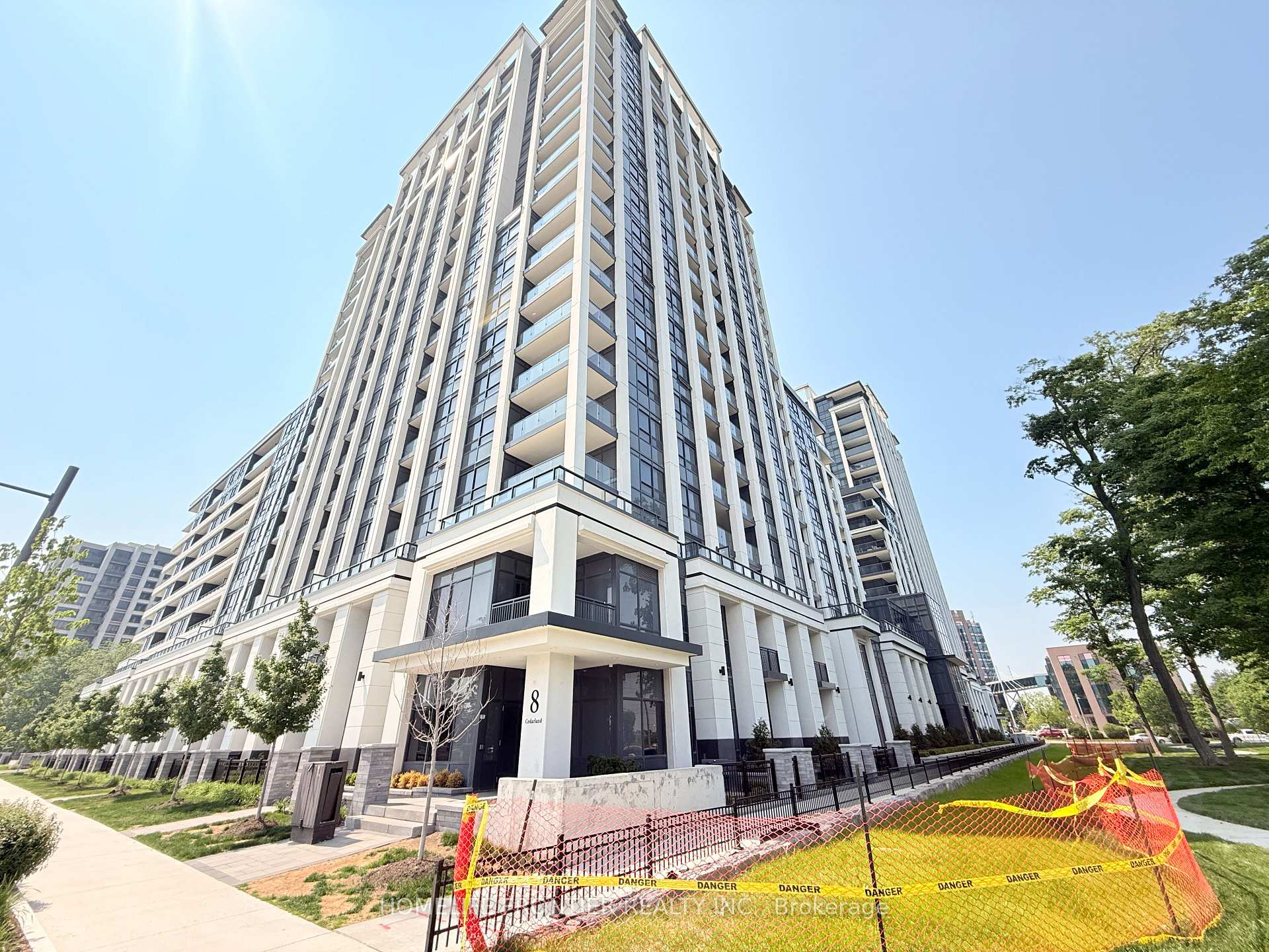 Photo 1 of Unit 1806, 8 Cedarland Drive, Markham, Unionville — HOMEH