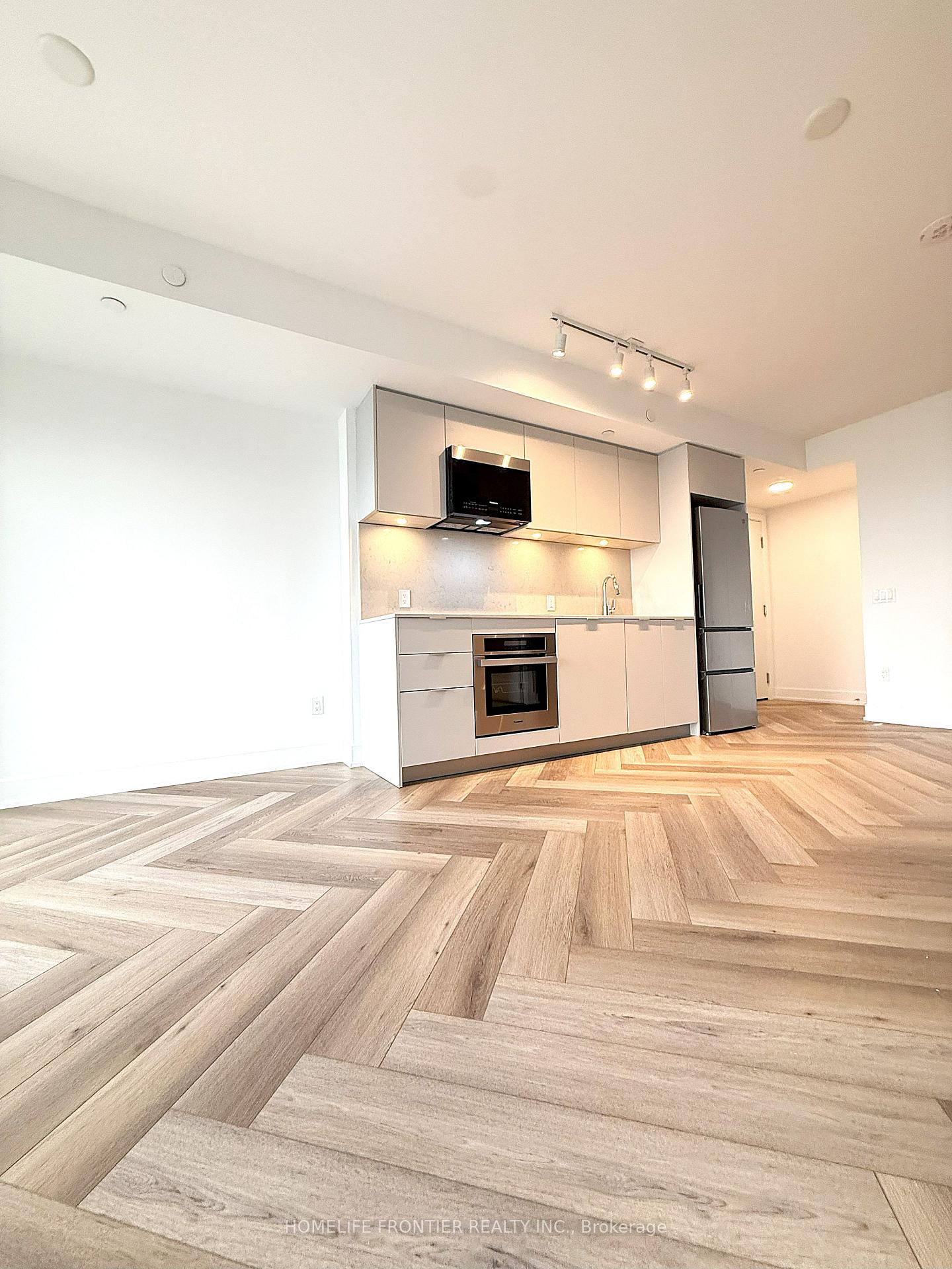 Photo 6 of Unit 1806, 8 Cedarland Drive, Markham, Unionville — HOMEH
