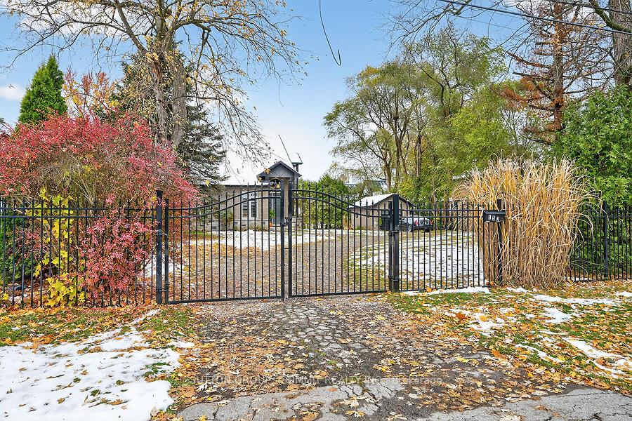 Photo 22 of 153 Blair Lane, Hamilton, Ancaster — HOMEH
