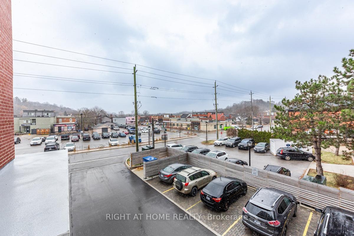 Photo 15 of Unit 215, 50 Ann Street, Caledon, Bolton West — HOMEH