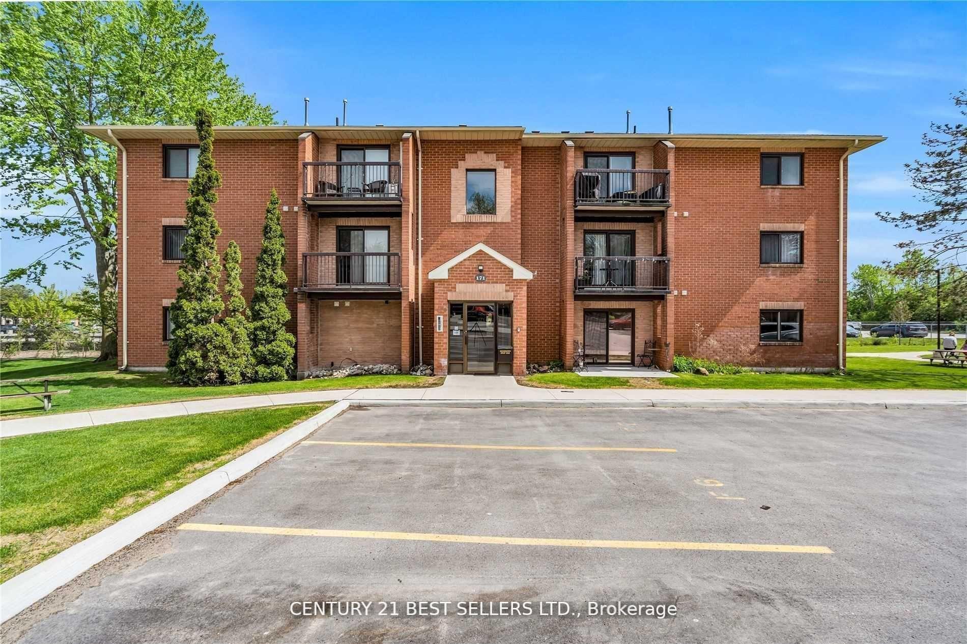 Front of Unit F3, 171 Edgehill Drive