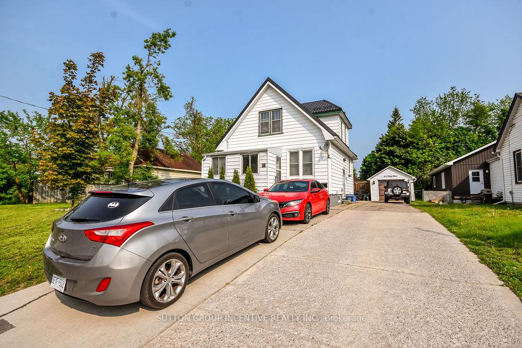 Photo 3 of 24 Henry Street, Barrie, Queen's Park — HOMEH