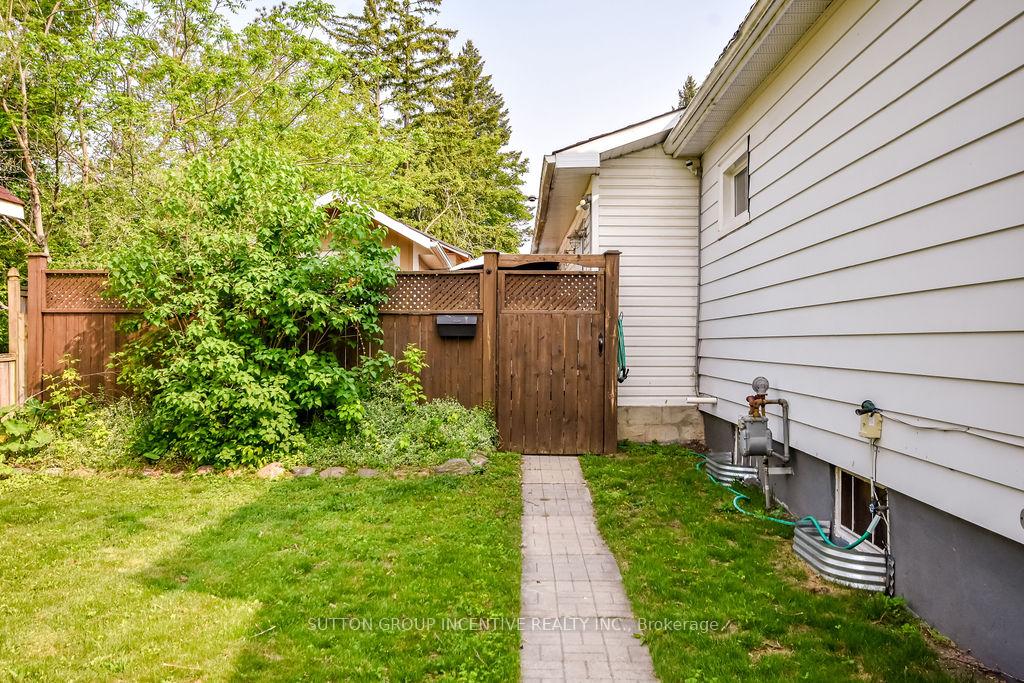 Photo 6 of 24 Henry Street, Barrie, Queen's Park — HOMEH