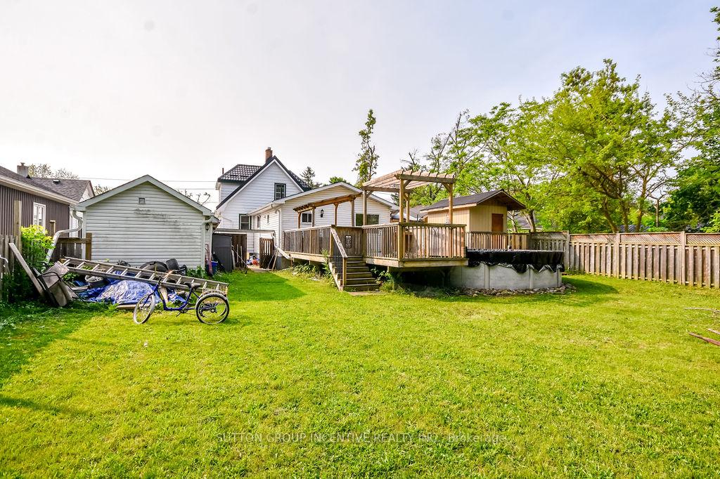 Photo 10 of 24 Henry Street, Barrie, Queen's Park — HOMEH