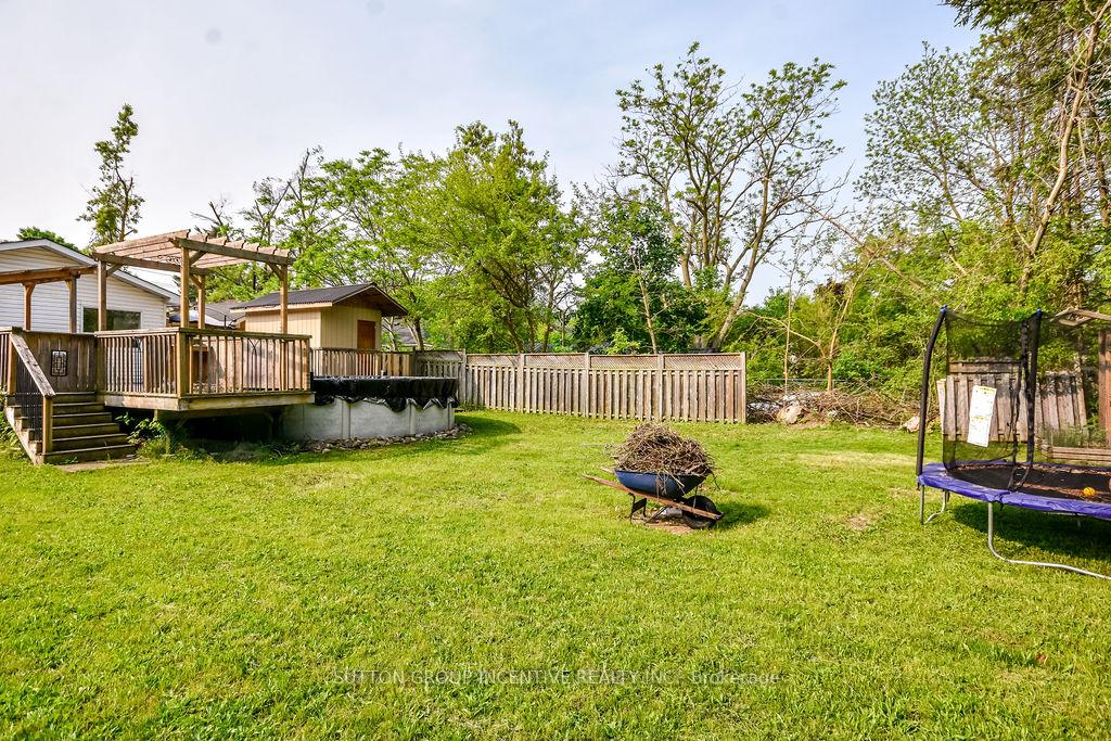 Photo 11 of 24 Henry Street, Barrie, Queen's Park — HOMEH