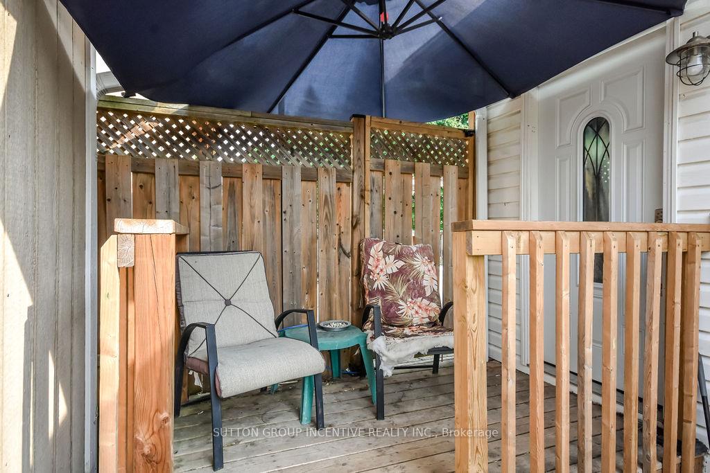 Photo 19 of 24 Henry Street, Barrie, Queen's Park — HOMEH