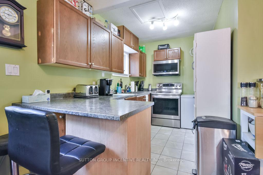 Photo 21 of 24 Henry Street, Barrie, Queen's Park — HOMEH