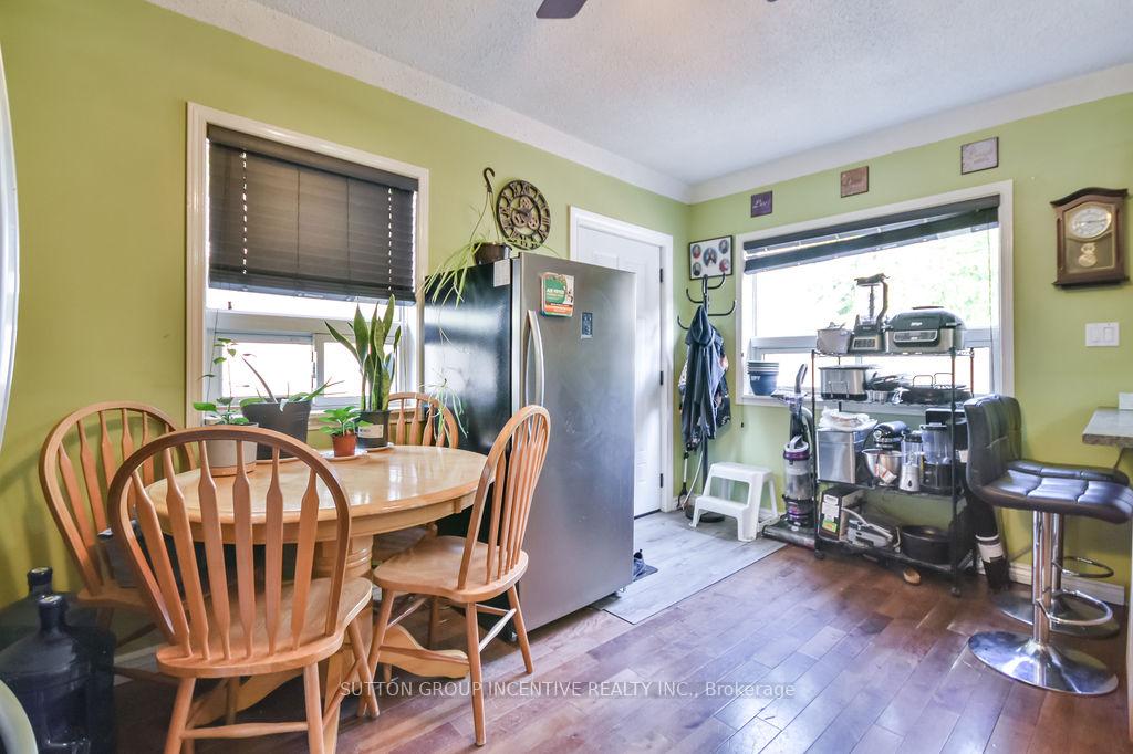 Photo 23 of 24 Henry Street, Barrie, Queen's Park — HOMEH