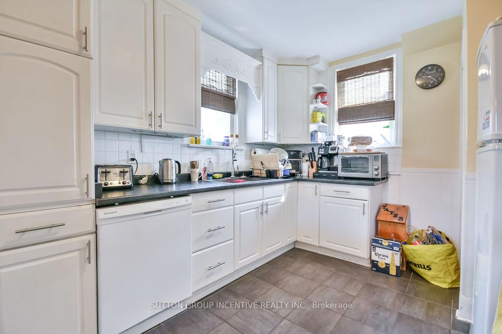 Photo 33 of 24 Henry Street, Barrie, Queen's Park — HOMEH