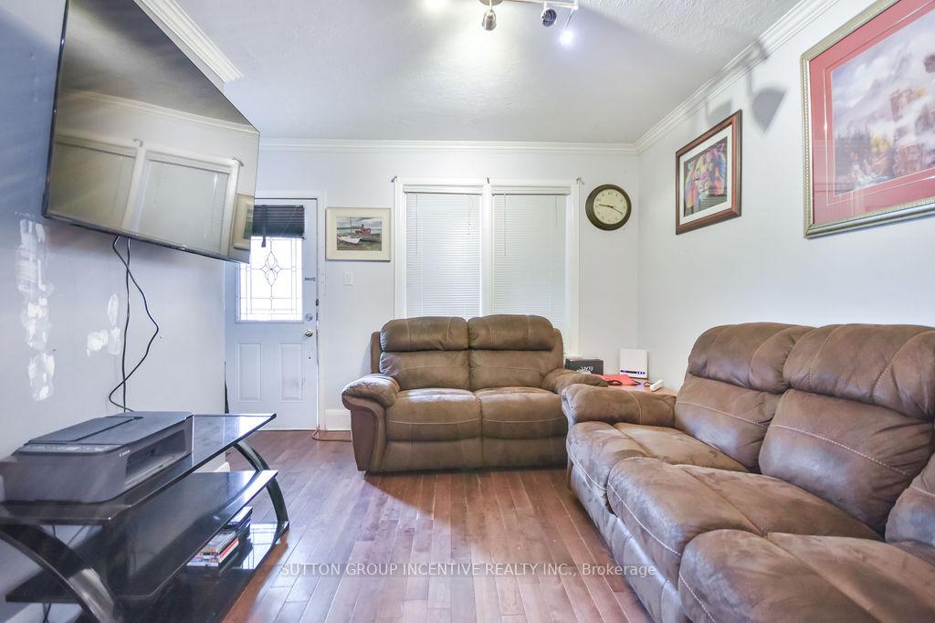 Photo 35 of 24 Henry Street, Barrie, Queen's Park — HOMEH