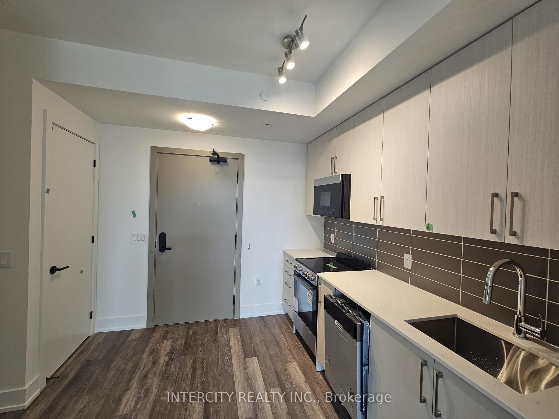 Photo 7 of Unit 433, 2075 King Road, King, King City — HOMEH