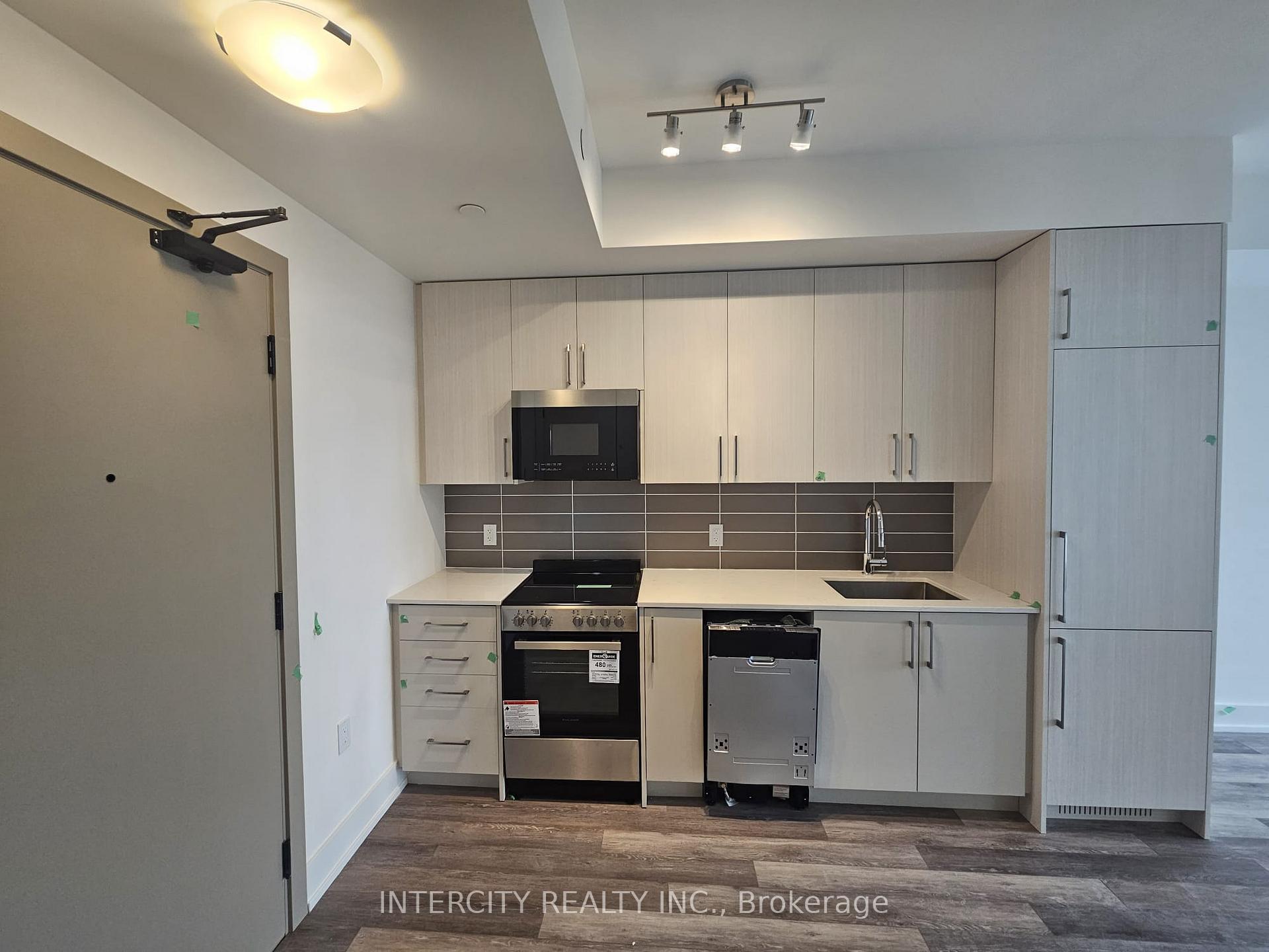 Photo 13 of Unit 433, 2075 King Road, King, King City — HOMEH