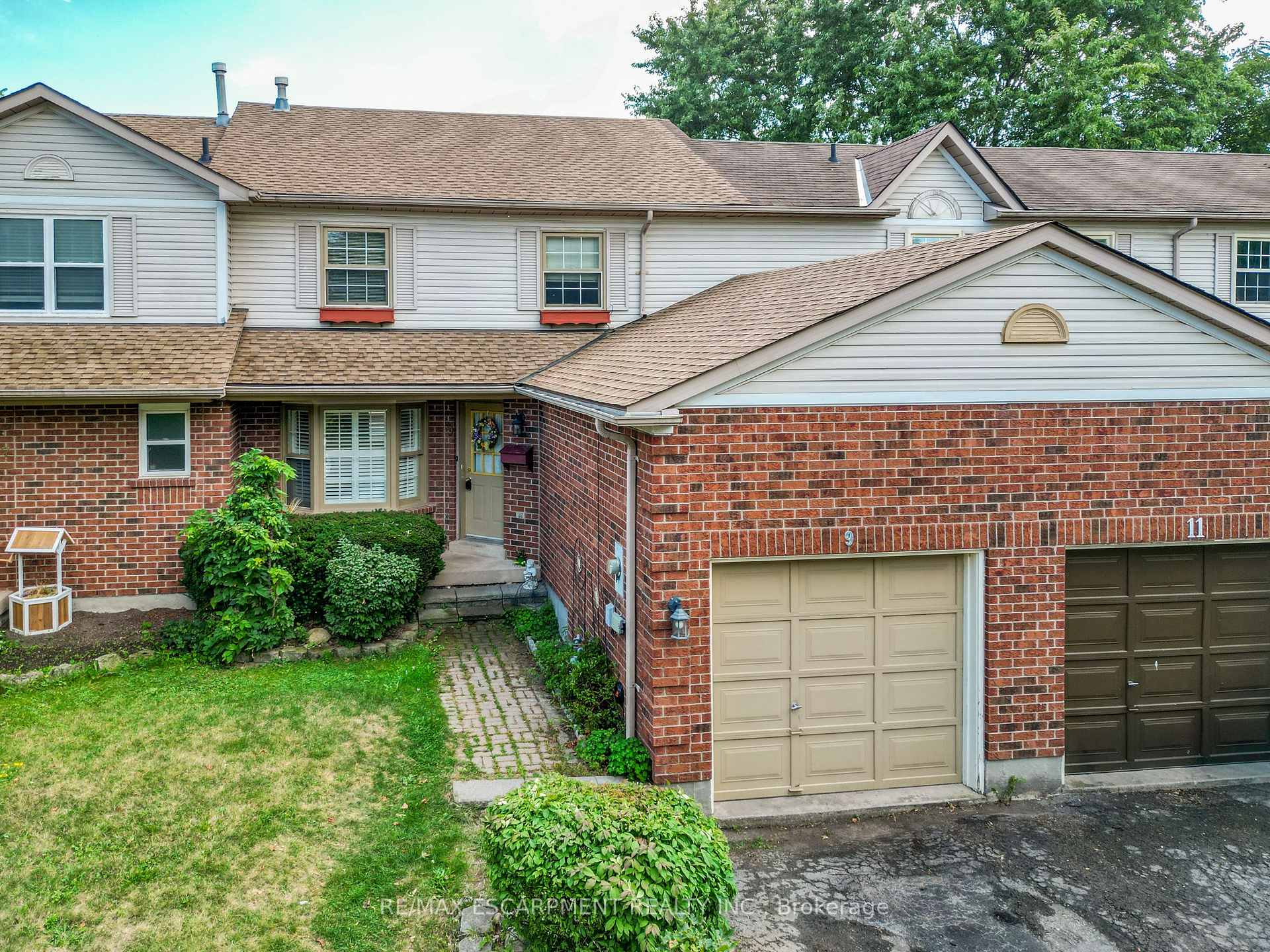 Photo 1 of 9 Hedgelawn Drive, Grimsby, Grimsby East — HOMEH