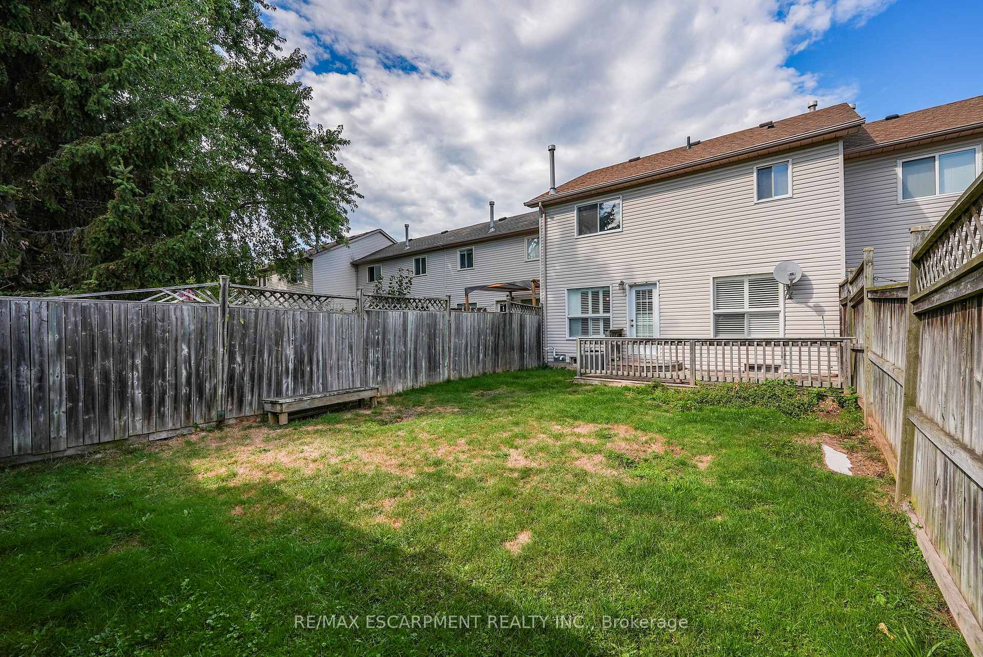 Photo 17 of 9 Hedgelawn Drive, Grimsby, Grimsby East — HOMEH