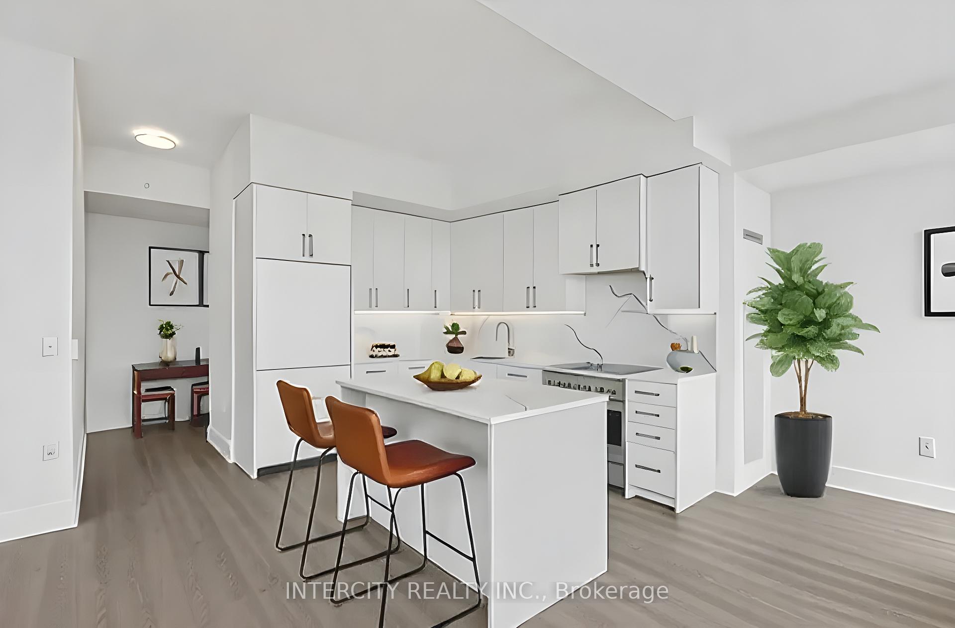 Photo 5 of Unit 516, 2075 King Road, King, King City — HOMEH