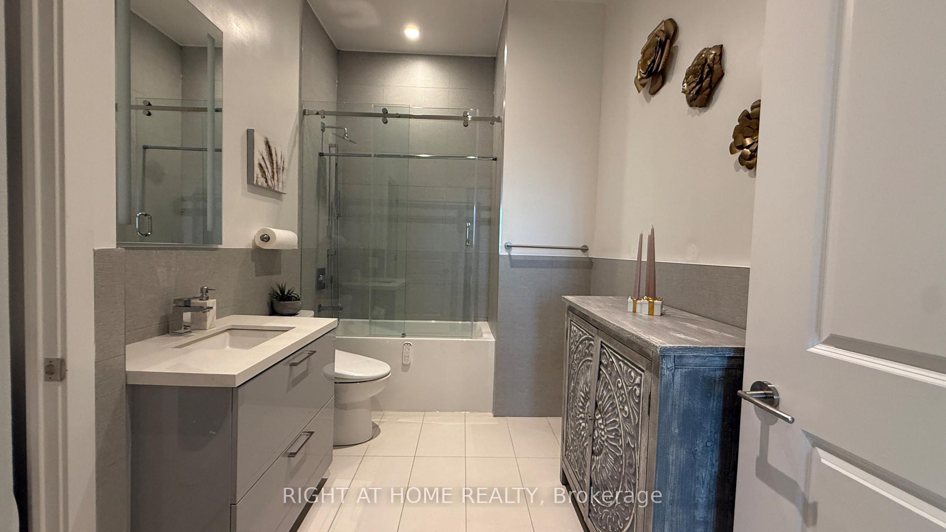 Photo 3 of Unit PH05, 1 Grandview Avenue, Markham, Thornhill — HOMEH
