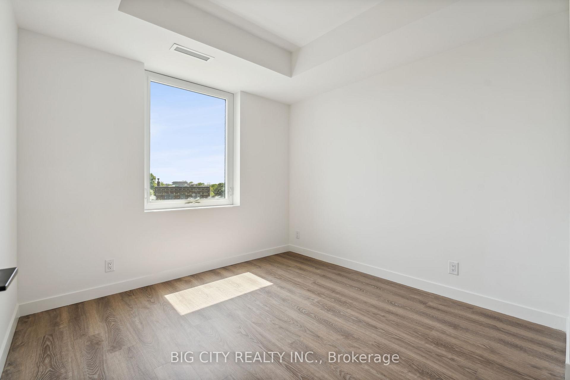 Photo 5 of Unit 406, 1050 Eastern Avenue, Toronto, The Beaches — HOMEH