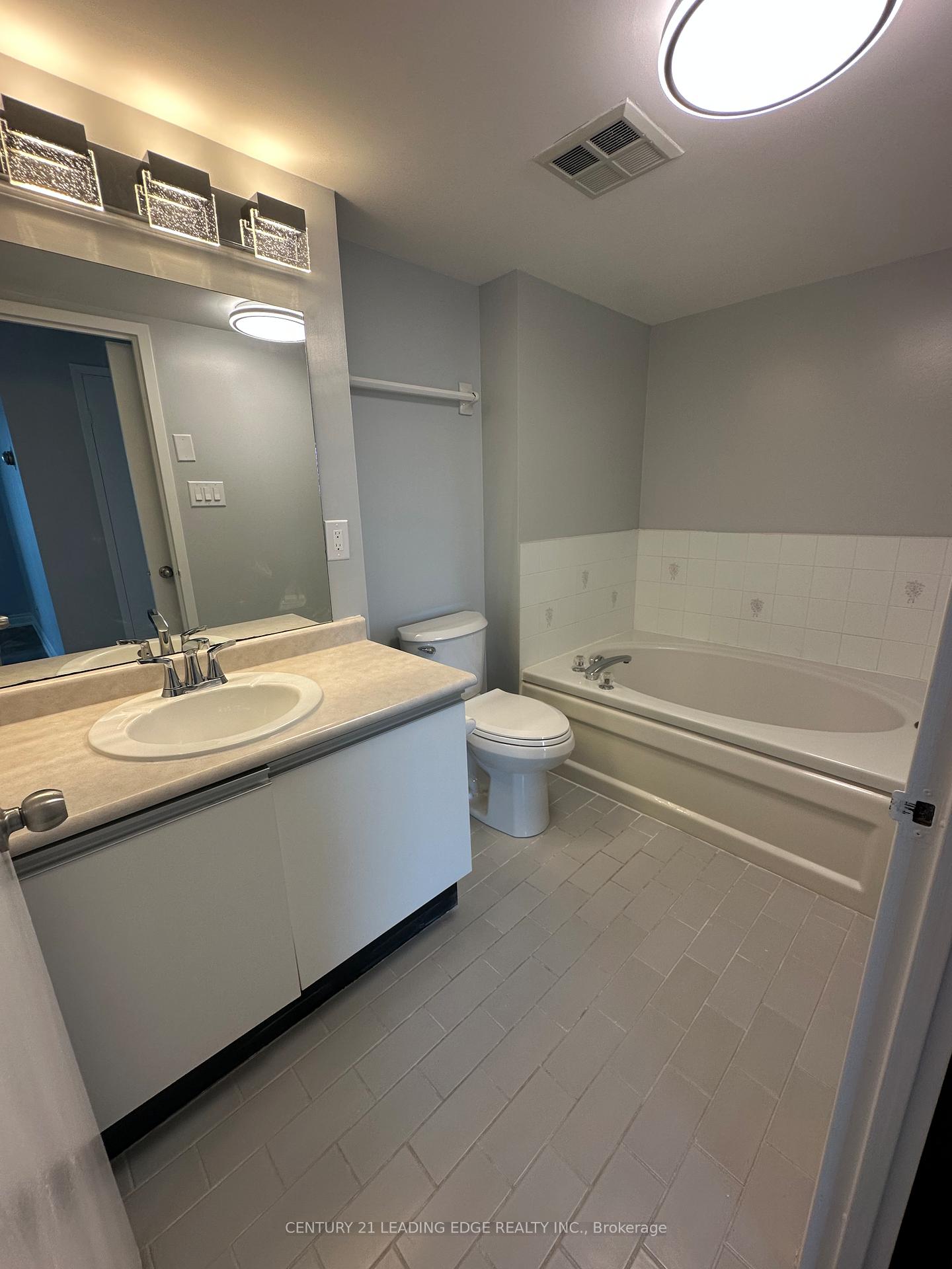 Photo 18 of Unit 809, 360 Watson Street, Whitby, Port Whitby — HOMEH