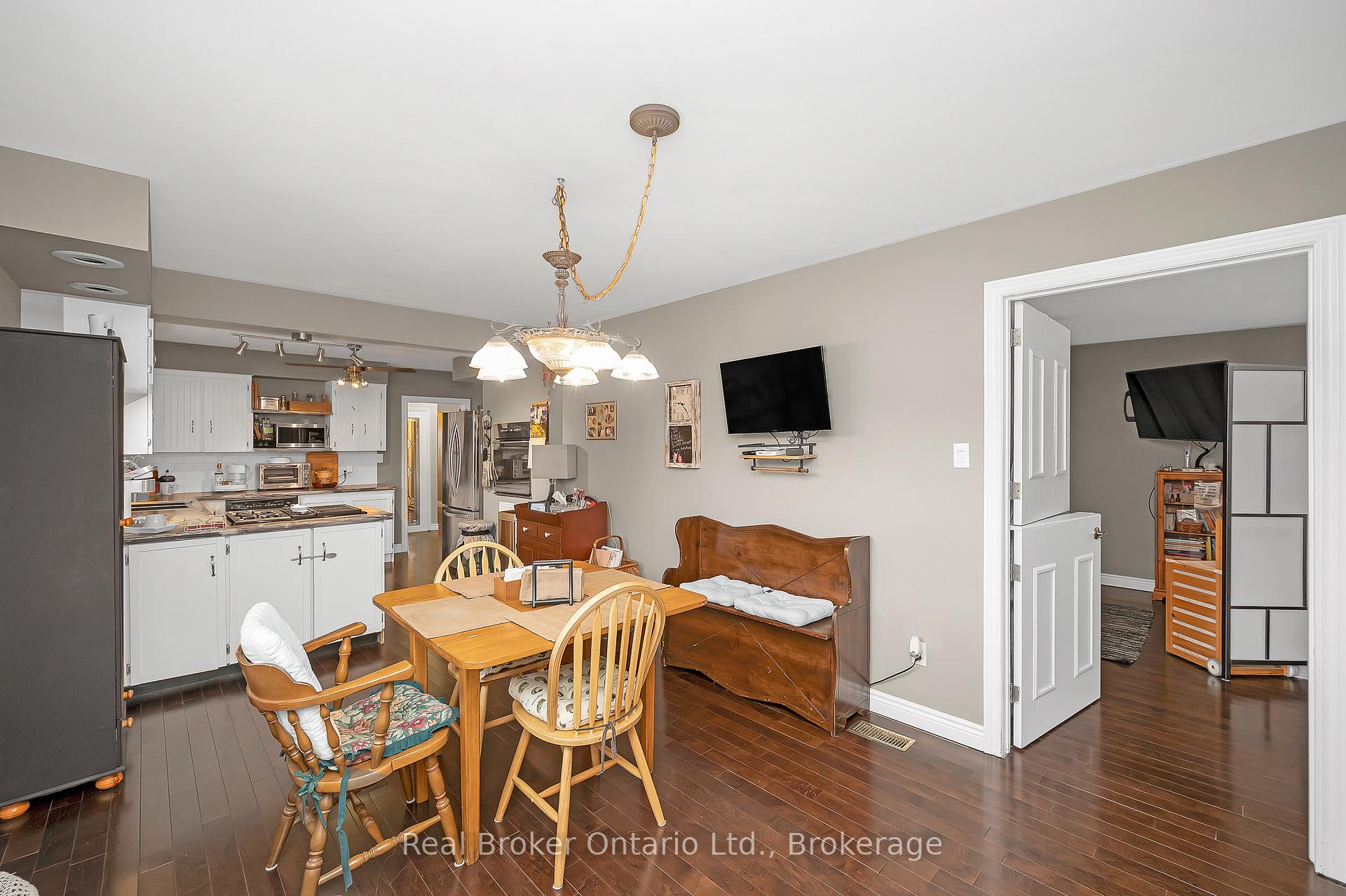 Photo 22 of 2 Cherry Avenue, Grimsby, Grimsby Beach — HOMEH