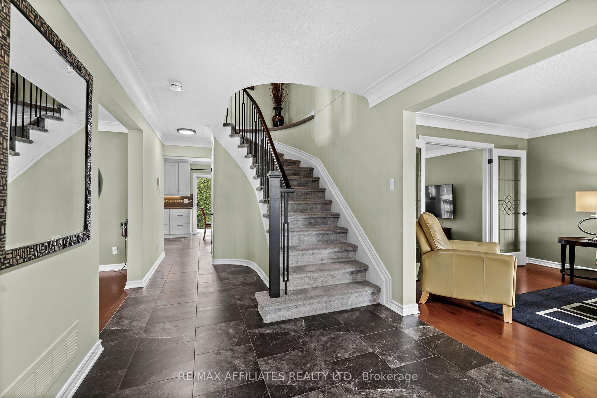 Photo 4 of 28 Sarrazin Way, Ottawa, Barrhaven - Cedargrove/Fraserdale — HOMEH