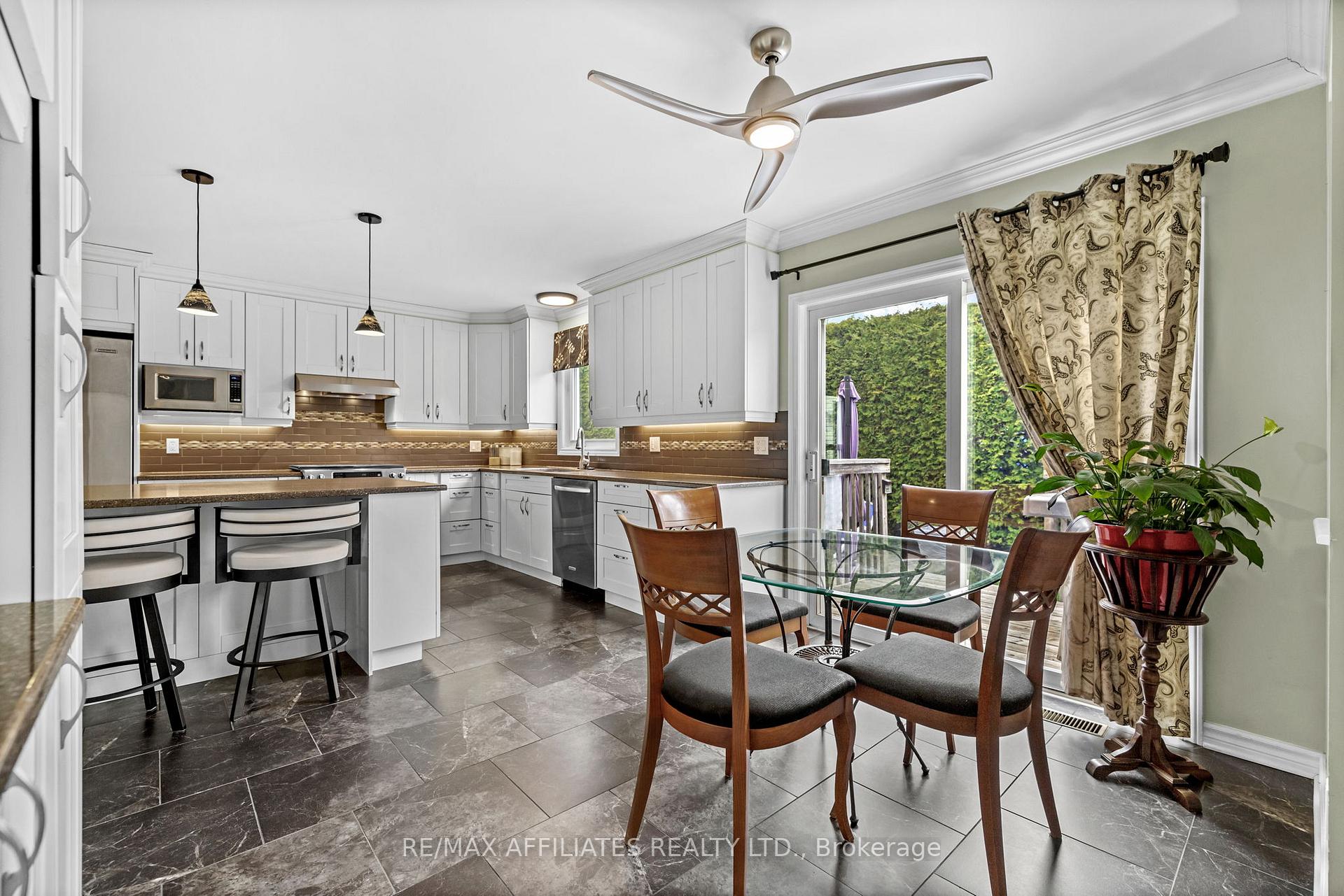 Photo 8 of 28 Sarrazin Way, Ottawa, Barrhaven - Cedargrove/Fraserdale — HOMEH