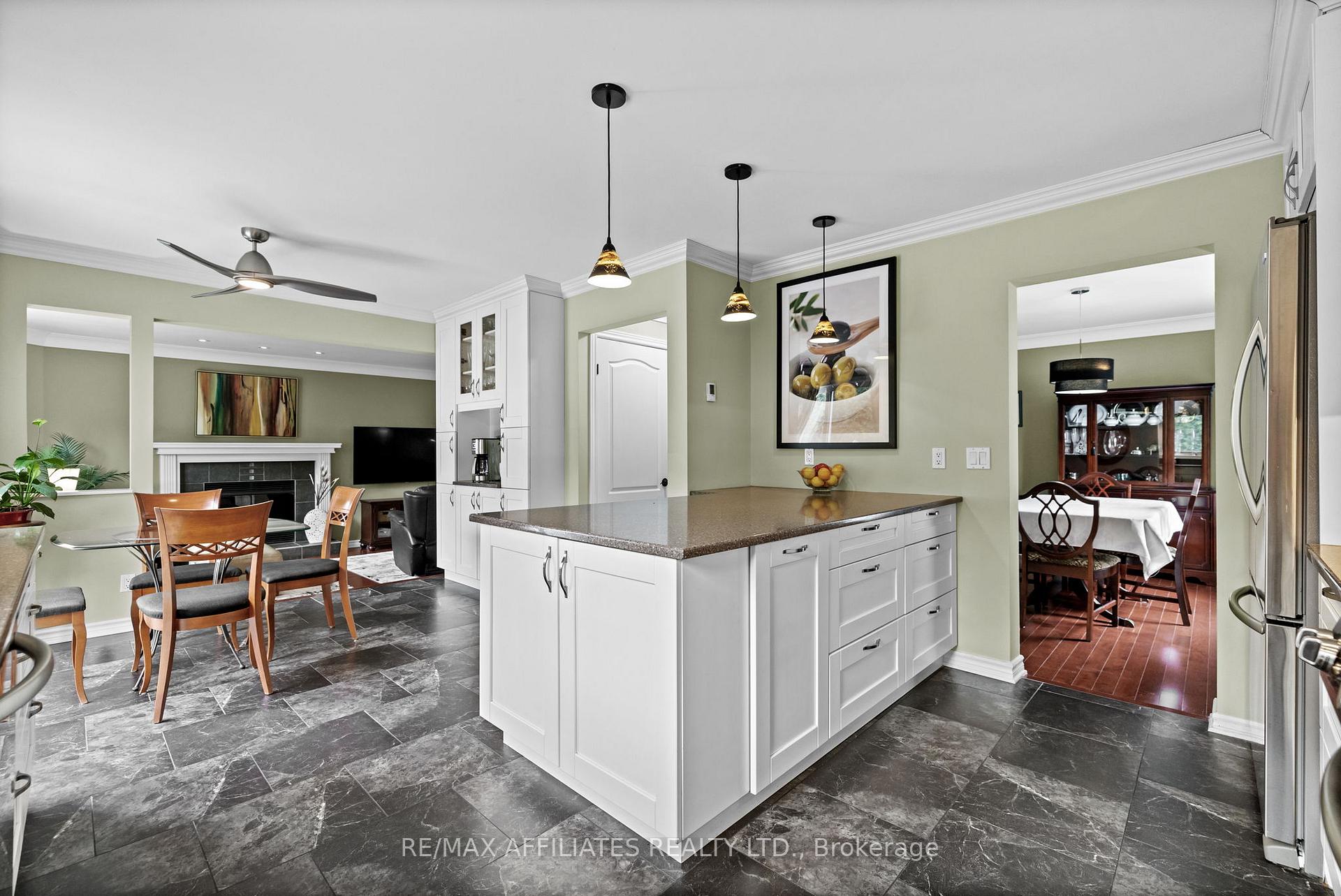 Photo 11 of 28 Sarrazin Way, Ottawa, Barrhaven - Cedargrove/Fraserdale — HOMEH