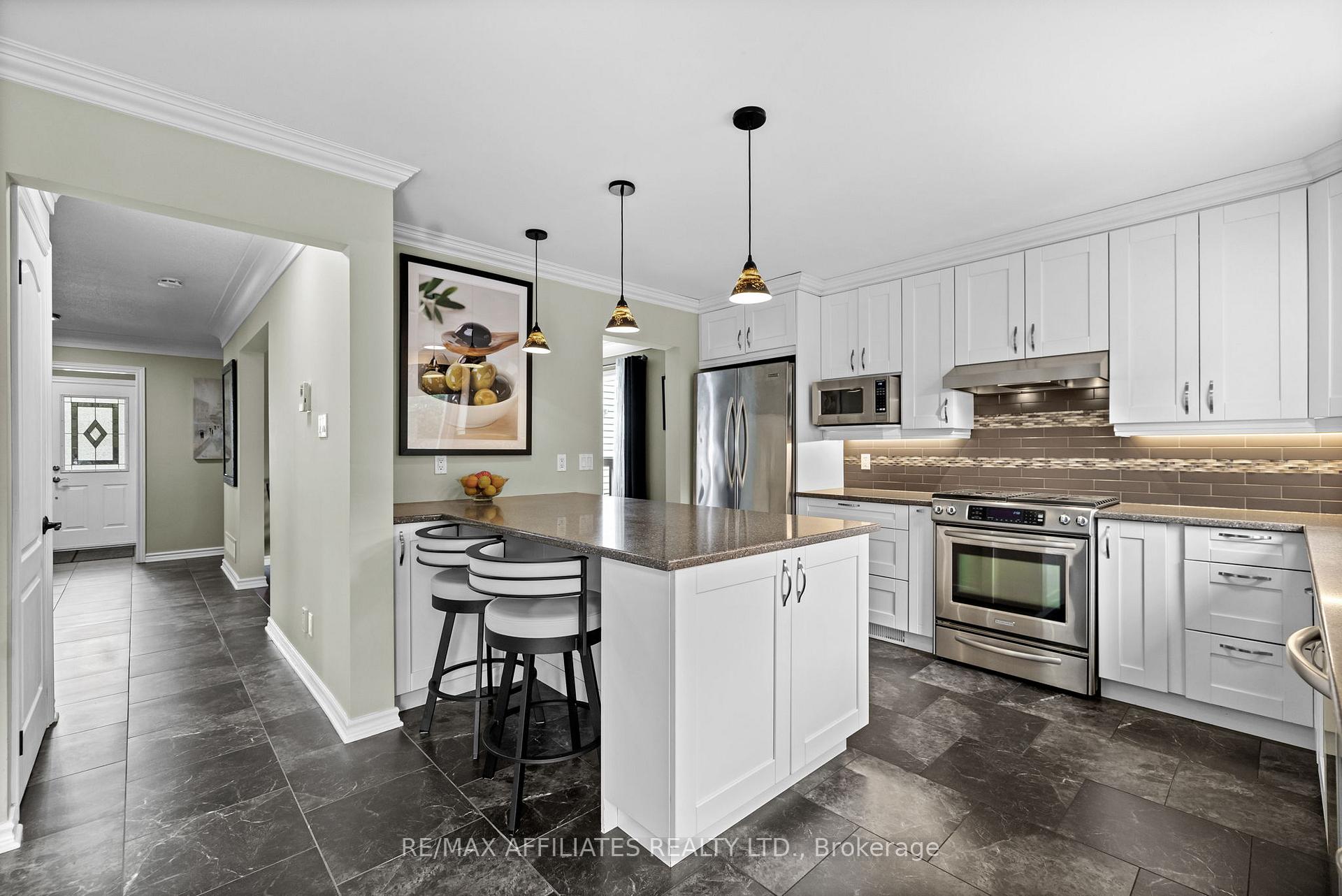 Photo 13 of 28 Sarrazin Way, Ottawa, Barrhaven - Cedargrove/Fraserdale — HOMEH