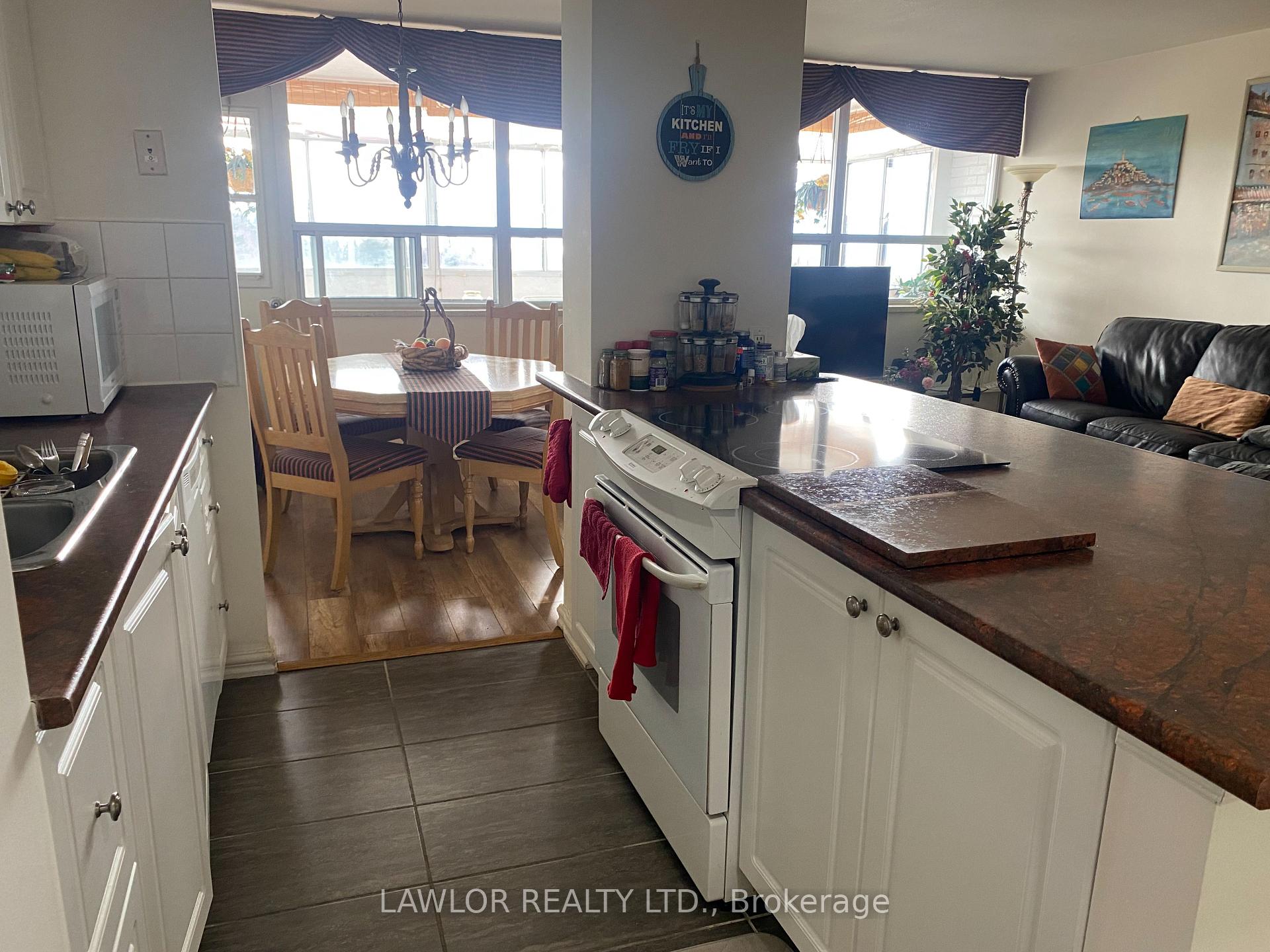 Photo 11 of Unit 908, 3311 Kingston Road, Scarborough, Scarborough Village — HOMEH