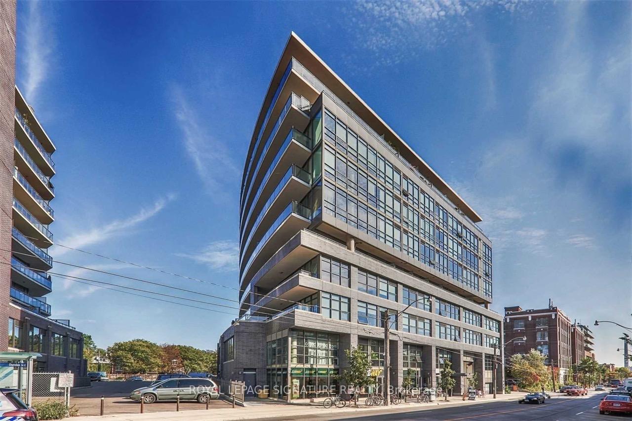 Front of Unit 911, 319 Carlaw Avenue