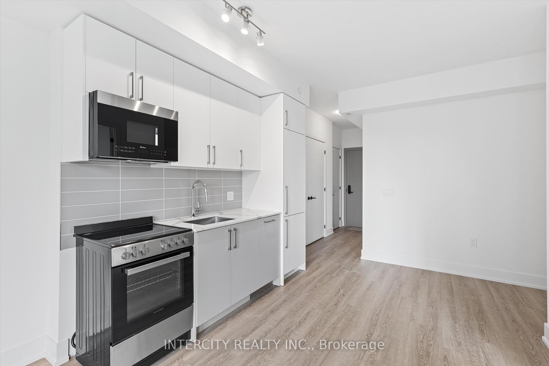Photo 13 of Unit 411, 2075 King Road, King, King City — HOMEH