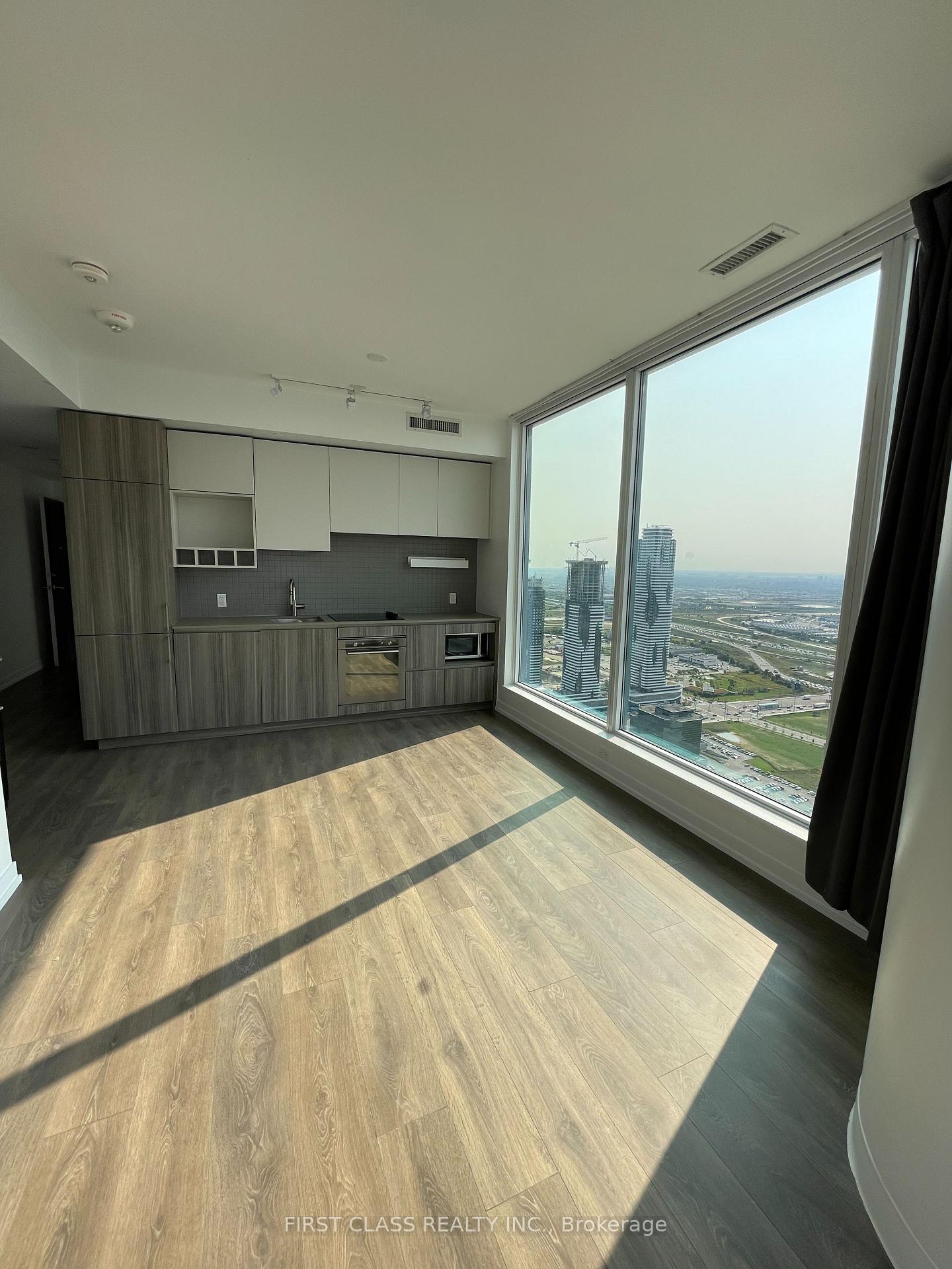 Front of Unit 5510, 5 buttermill Avenue