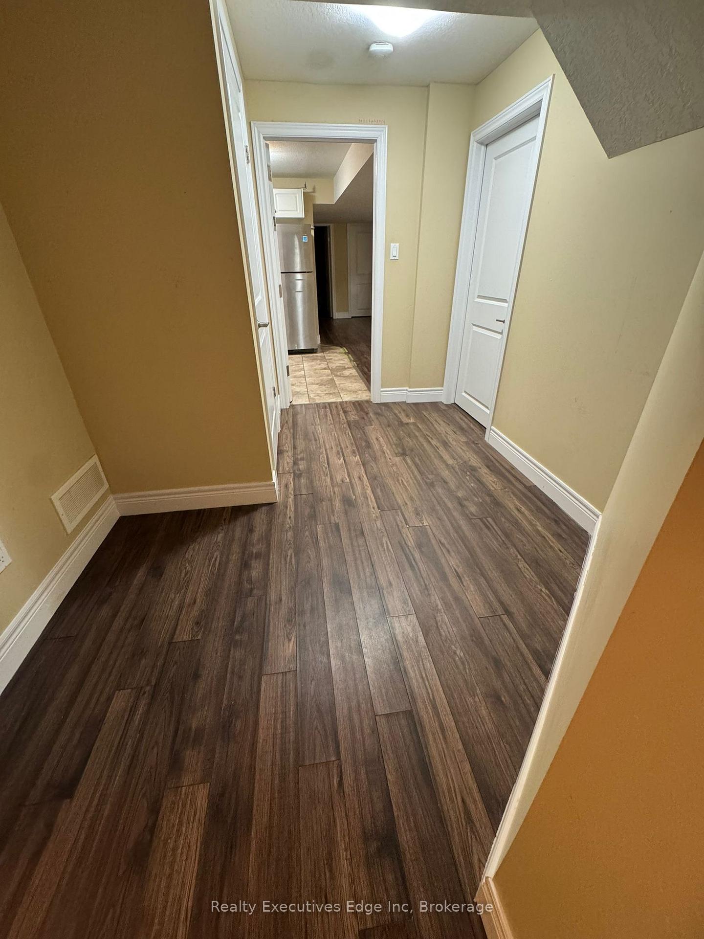 Photo 3 of Unit LOWER UNIT, 111 Dallan Drive, Guelph, Pineridge/Westminster Woods — HOMEH