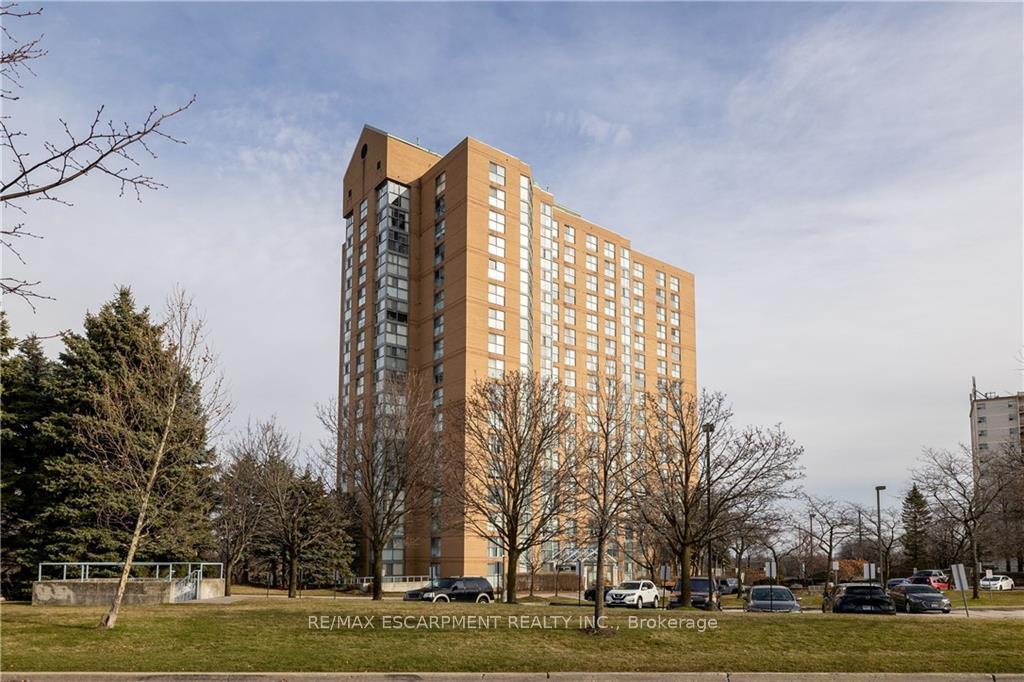 Front of Unit 905, 90 Dale Avenue