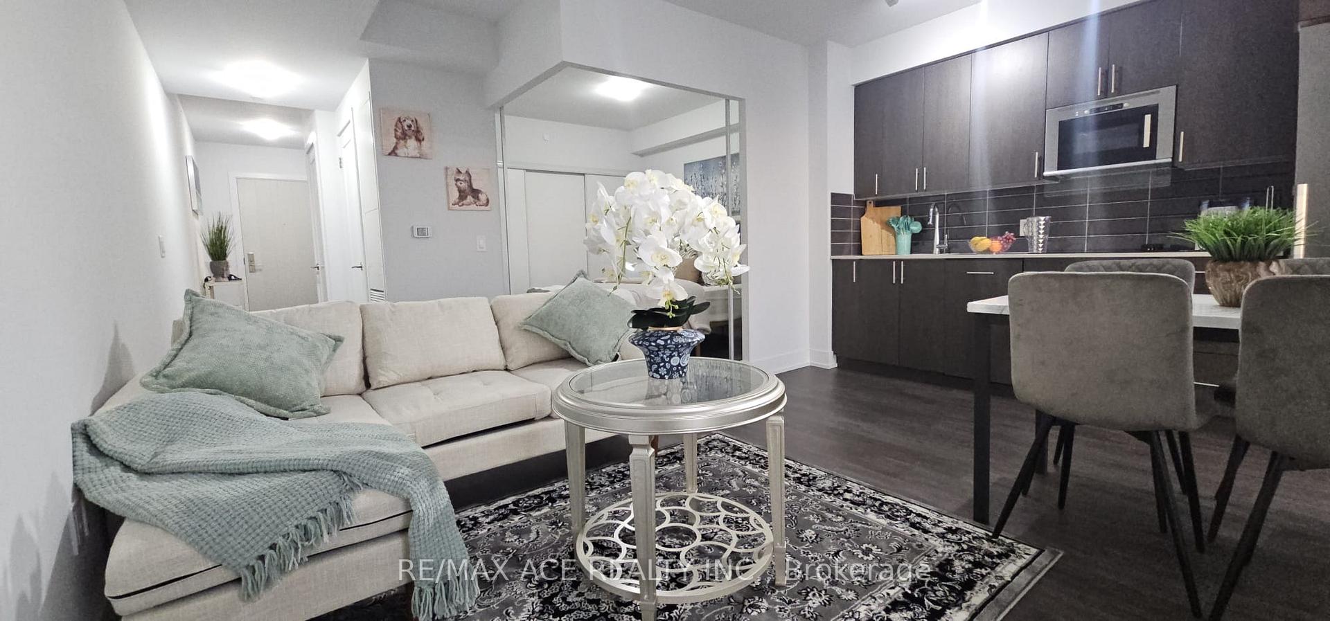 Front of Unit 1402, 2550 Simcoe Street N